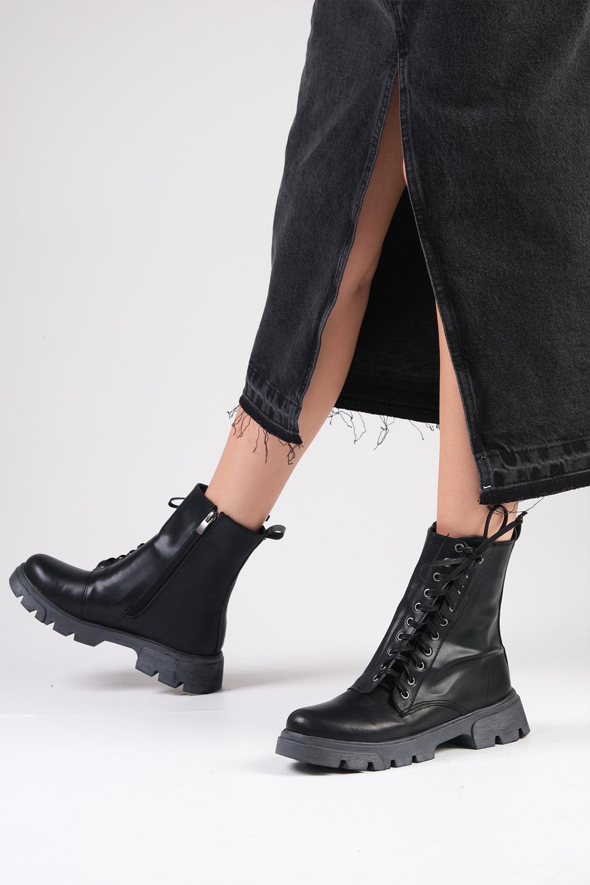 Janet Siyah Renk Postal Bot-Kalın Topuk-Mio Gusto-01505BLC