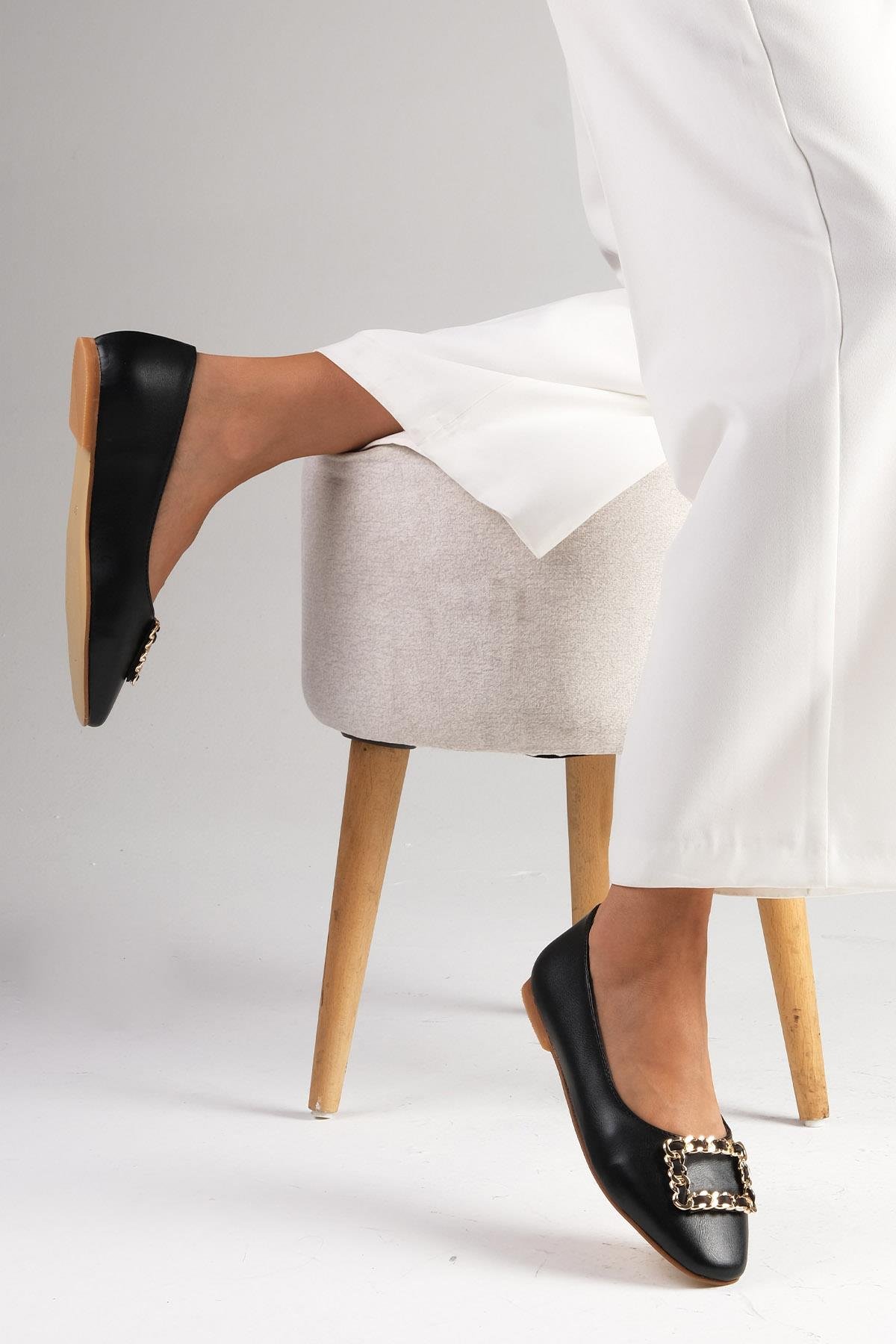 Jenny Siyah Renk Metal Tokalı Babet-BABET-Mio Gusto-02280BLC