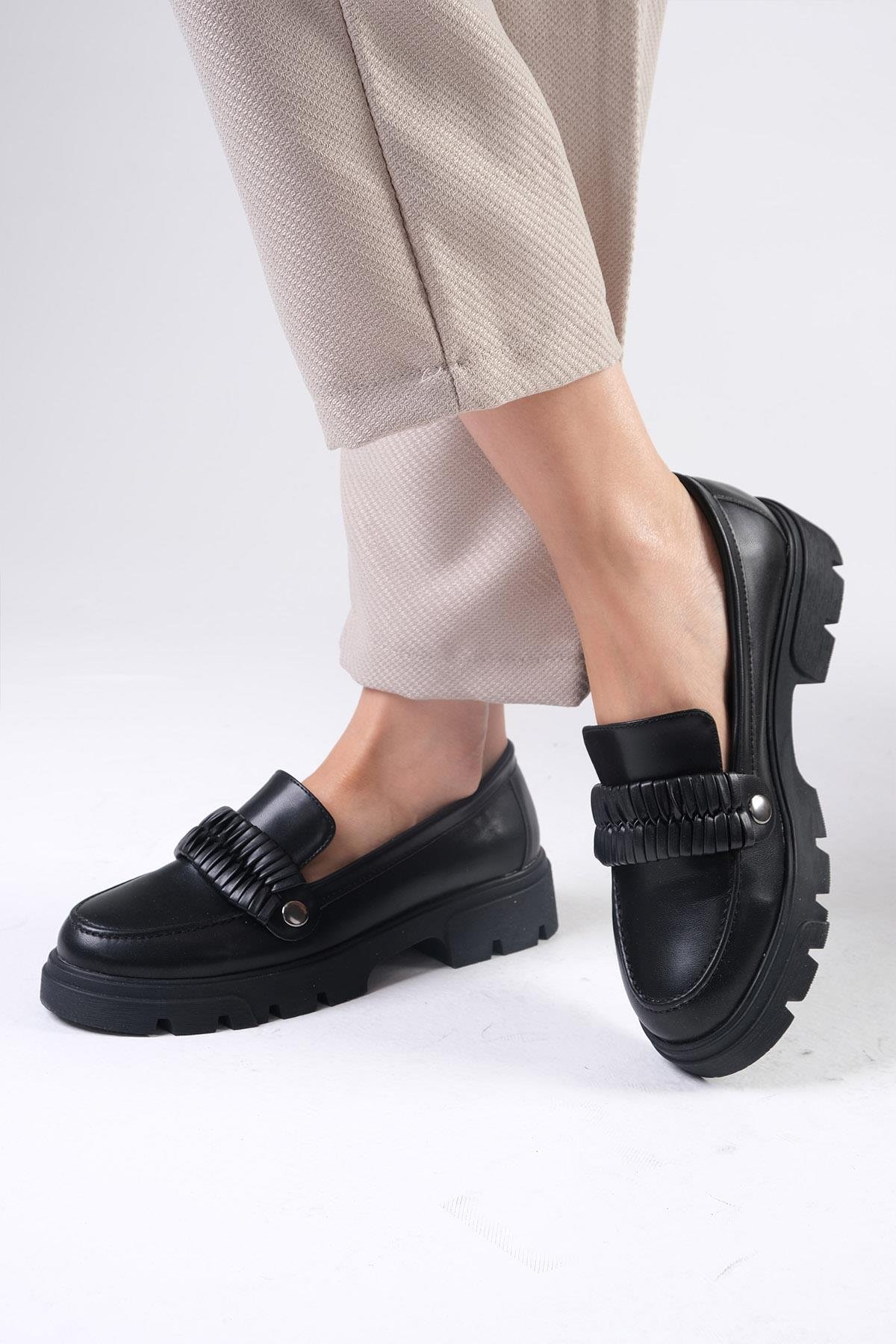 Judi Siyah Renk Kalın Tabanlı Oxford Ayakkabı-DÜZ AYAKKABI-Mio Gusto-01507BLC