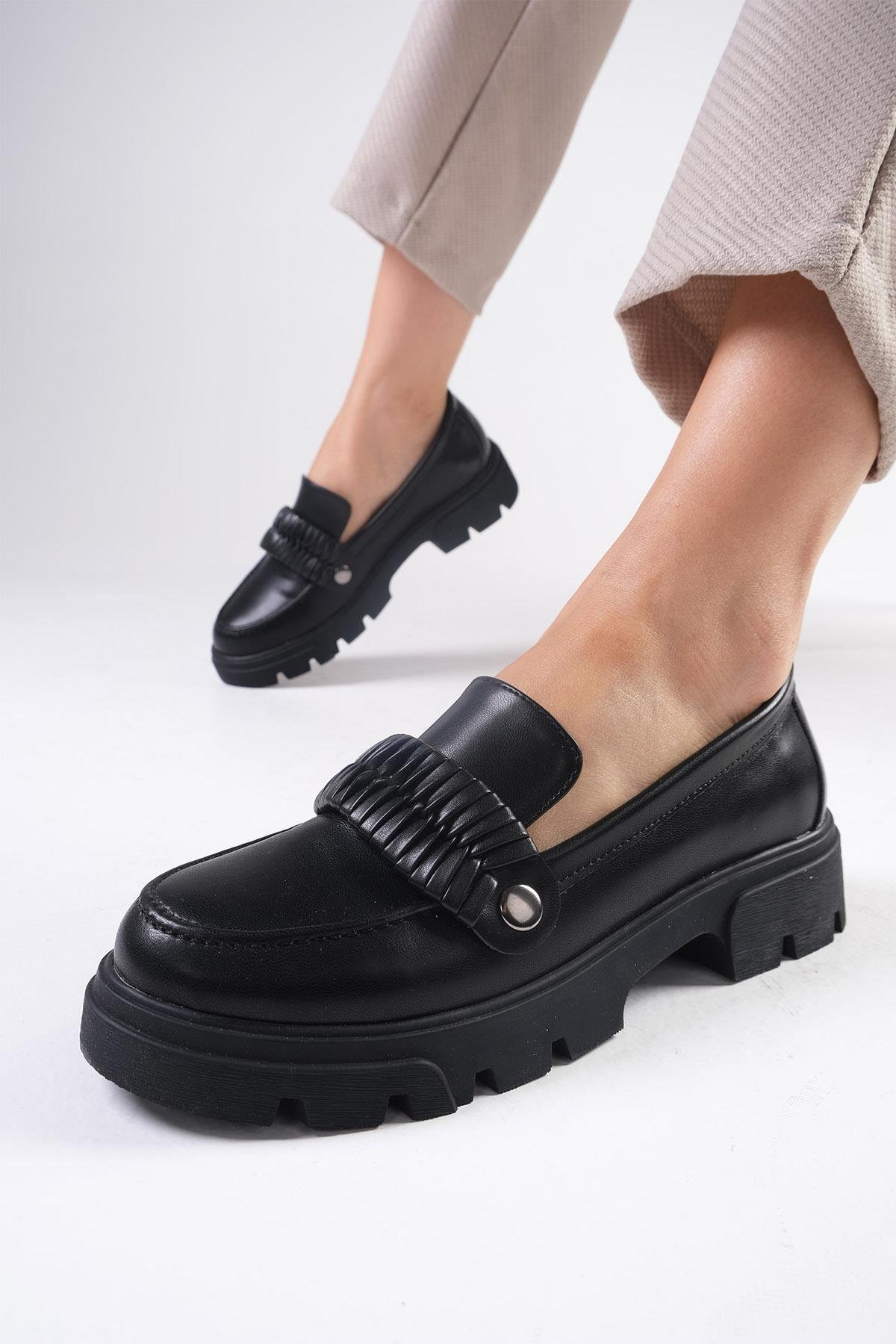 Judi Siyah Renk Kalın Tabanlı Oxford Ayakkabı-DÜZ AYAKKABI-Mio Gusto-01507BLC