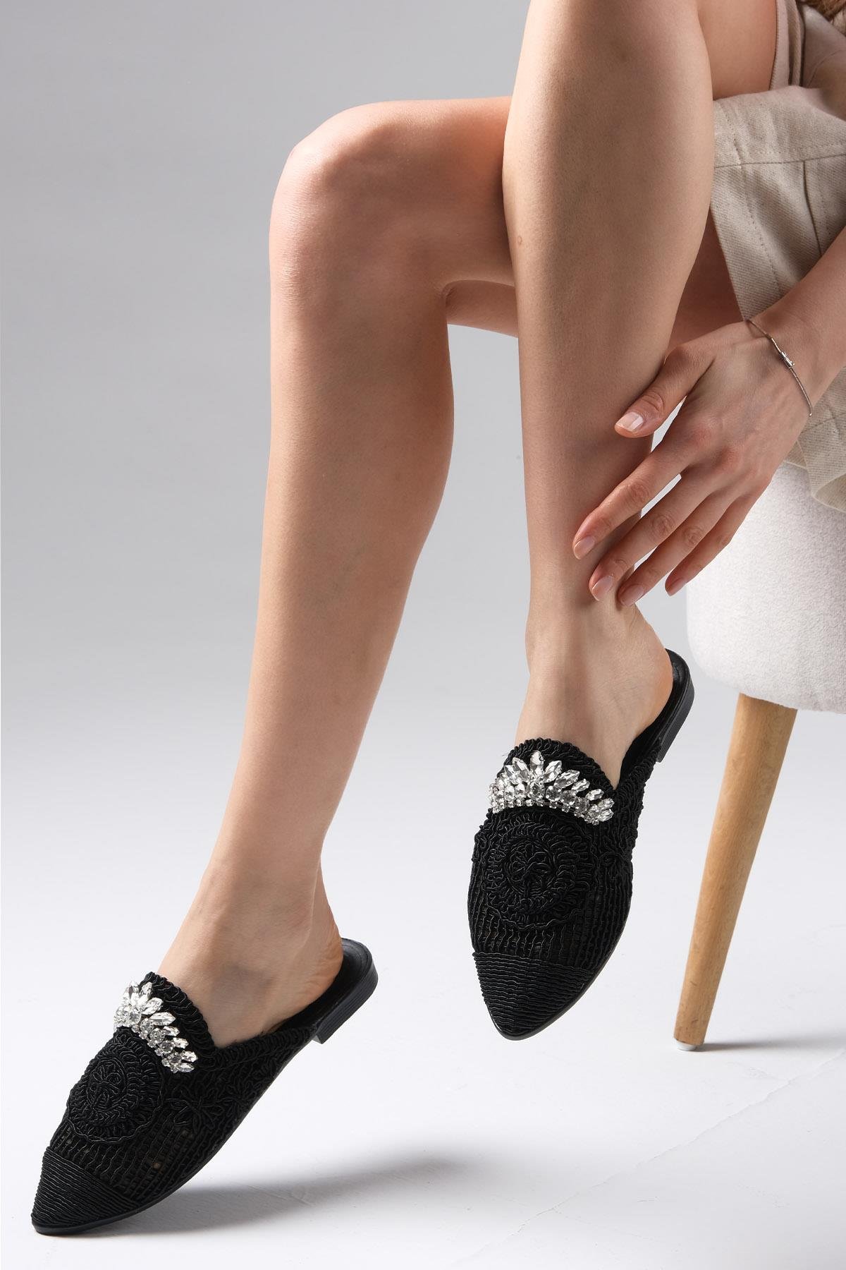 Lisette Siyah Renk Örgü Terlik-TERLİK-Mio Gusto-05616BLK