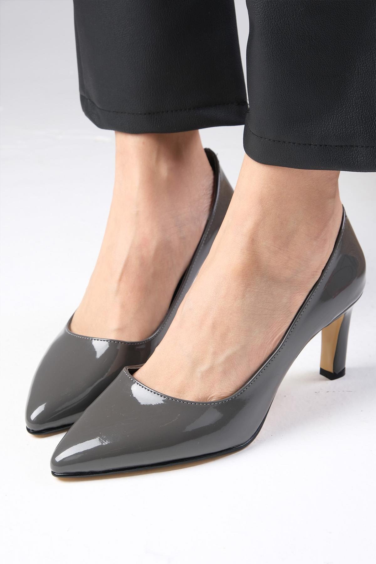 Lita Gri Renk Rugan Stiletto-Kısa Topuklu-Mio Gusto-01252GRR