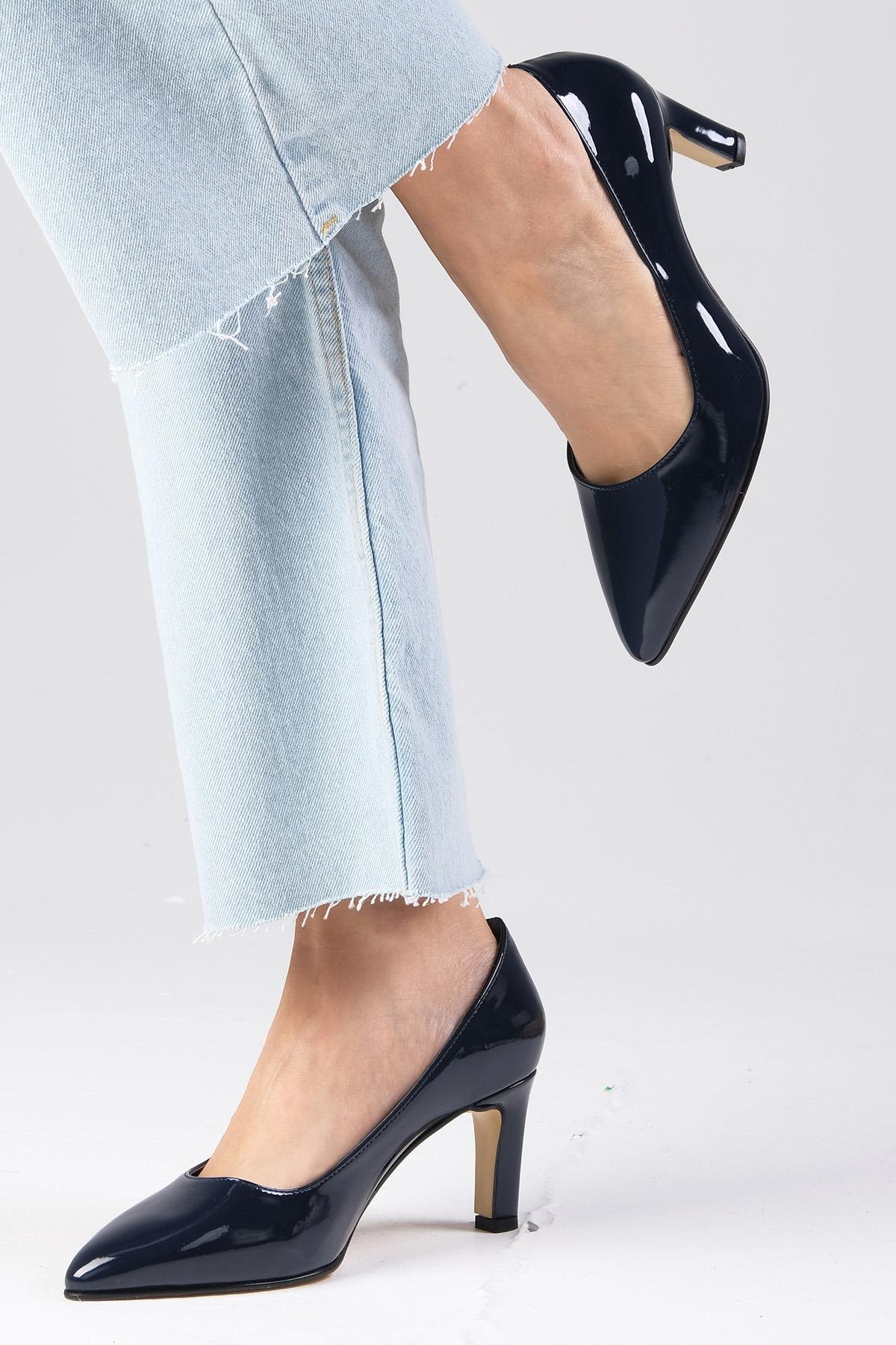 Lita Lacivert Renk Rugan Topuklu Ayakkabı-Kısa Topuklu-Mio Gusto-01252DBR