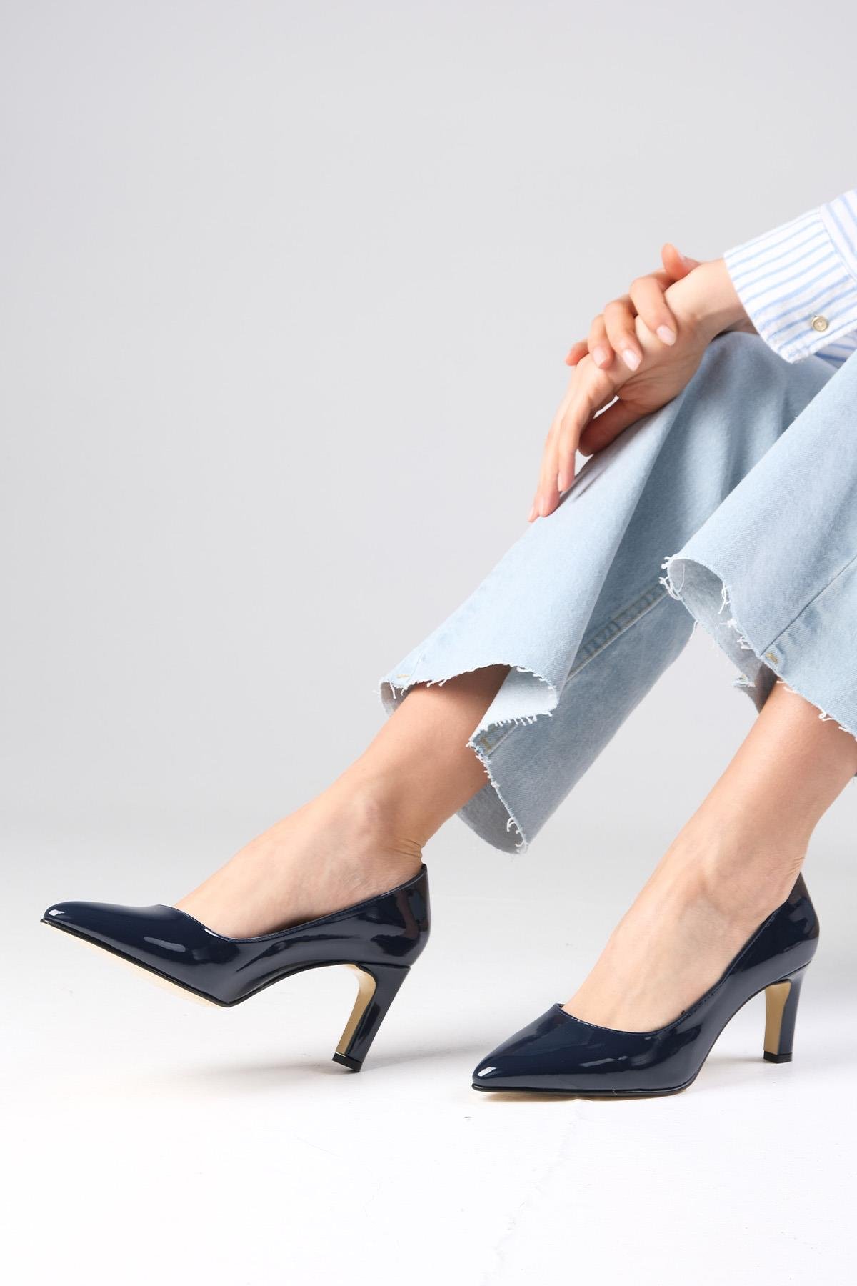 Lita Lacivert Renk Rugan Topuklu Ayakkabı-Kısa Topuklu-Mio Gusto-01252DBR