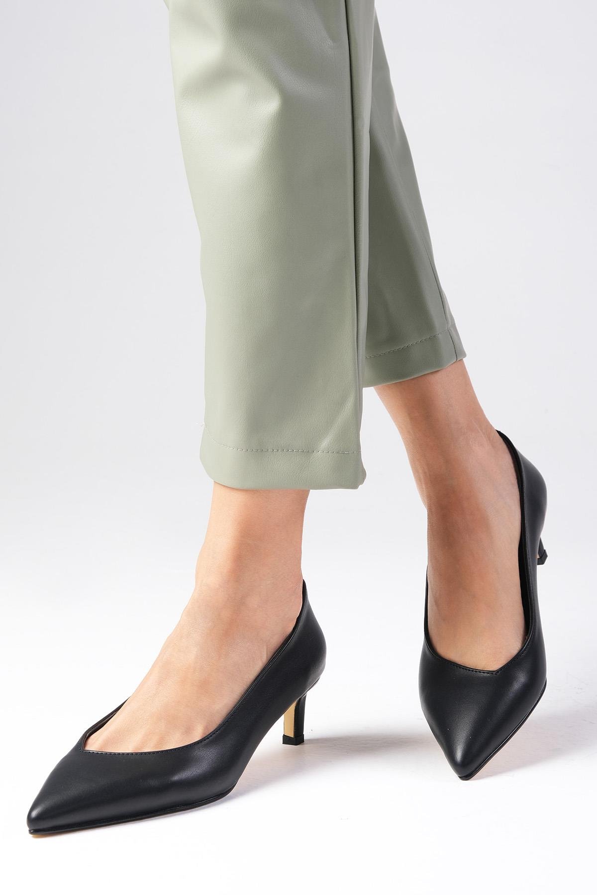 Livia Siyah Renk Topuklu Ayakkabı-Kısa Topuklu-Mio Gusto-02339BLC