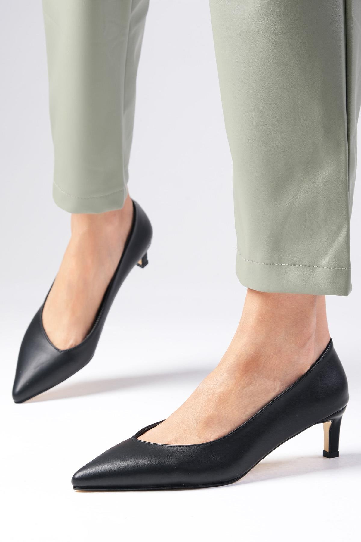 Livia Siyah Renk Topuklu Ayakkabı-Kısa Topuklu-Mio Gusto-02339BLC