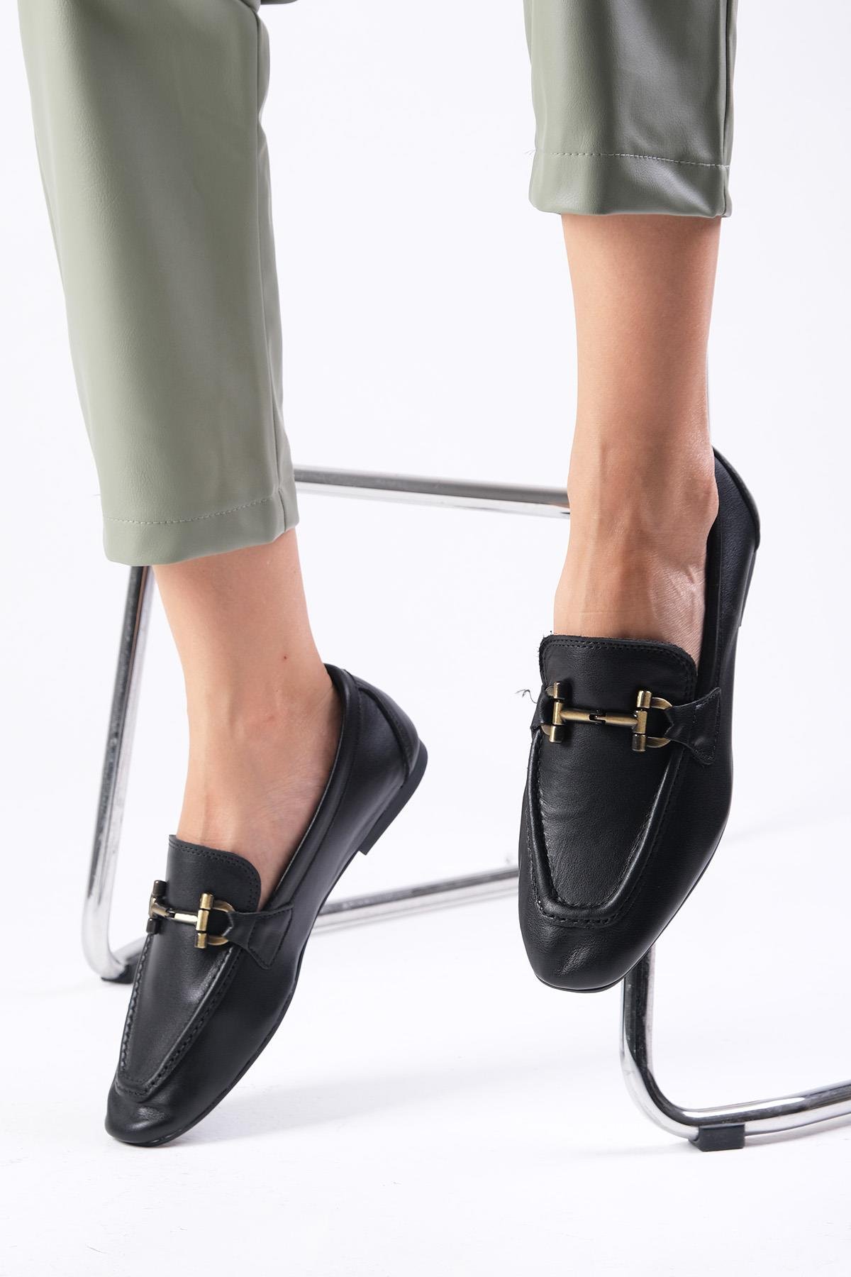 Manon Hakiki Deri Siyah Renk Loafer-DÜZ AYAKKABI-Mio Gusto-01555BLC