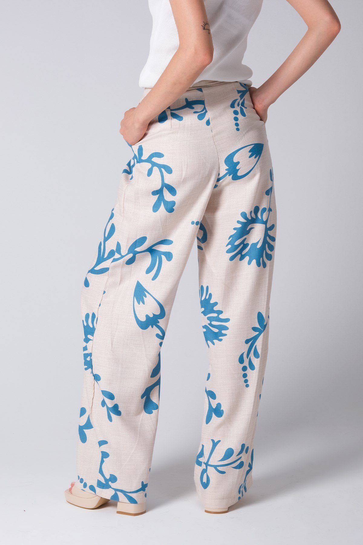 Mavi Renk Kadın Bol Paça Pantalon-Pantolon-Mio Gusto-G0025BUK