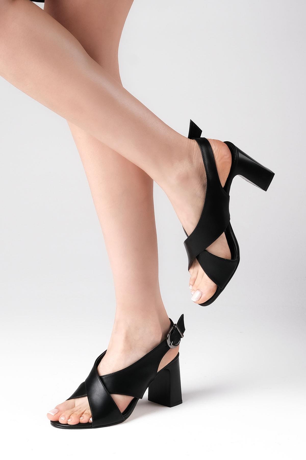 Mia Siyah Renk Topuklu Sandalet-SANDALET-Mio Gusto-01474BLC