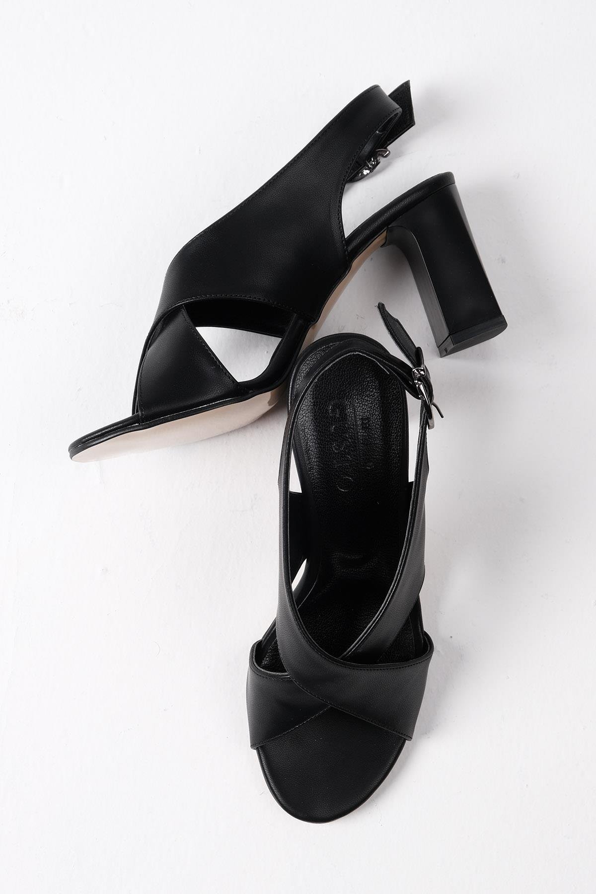 Mia Siyah Renk Topuklu Sandalet-SANDALET-Mio Gusto-01474BLC