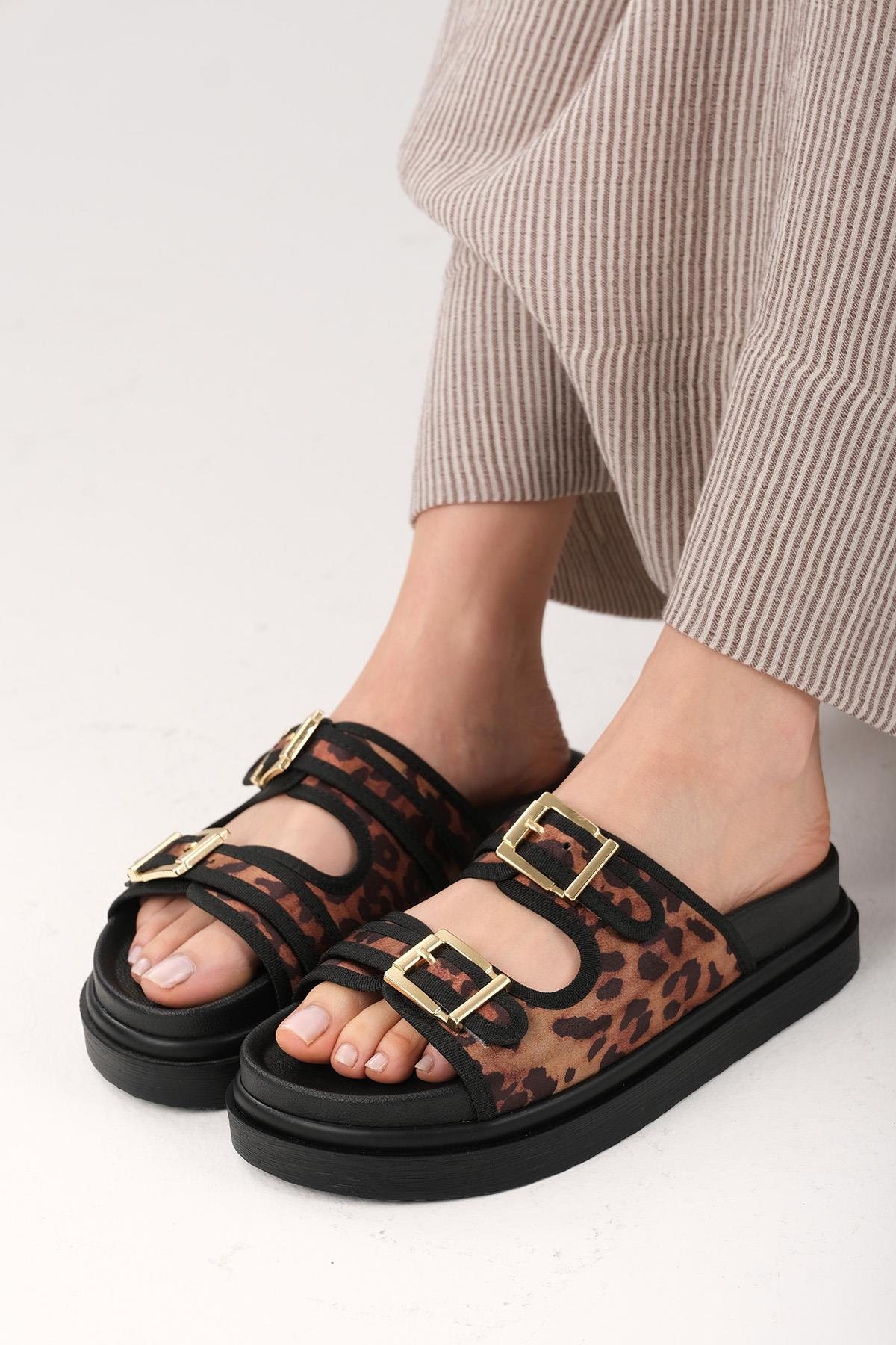 Mio Gusto Adara Leopar Desenli Çift Tokalı Kadın Terlik Modelleri