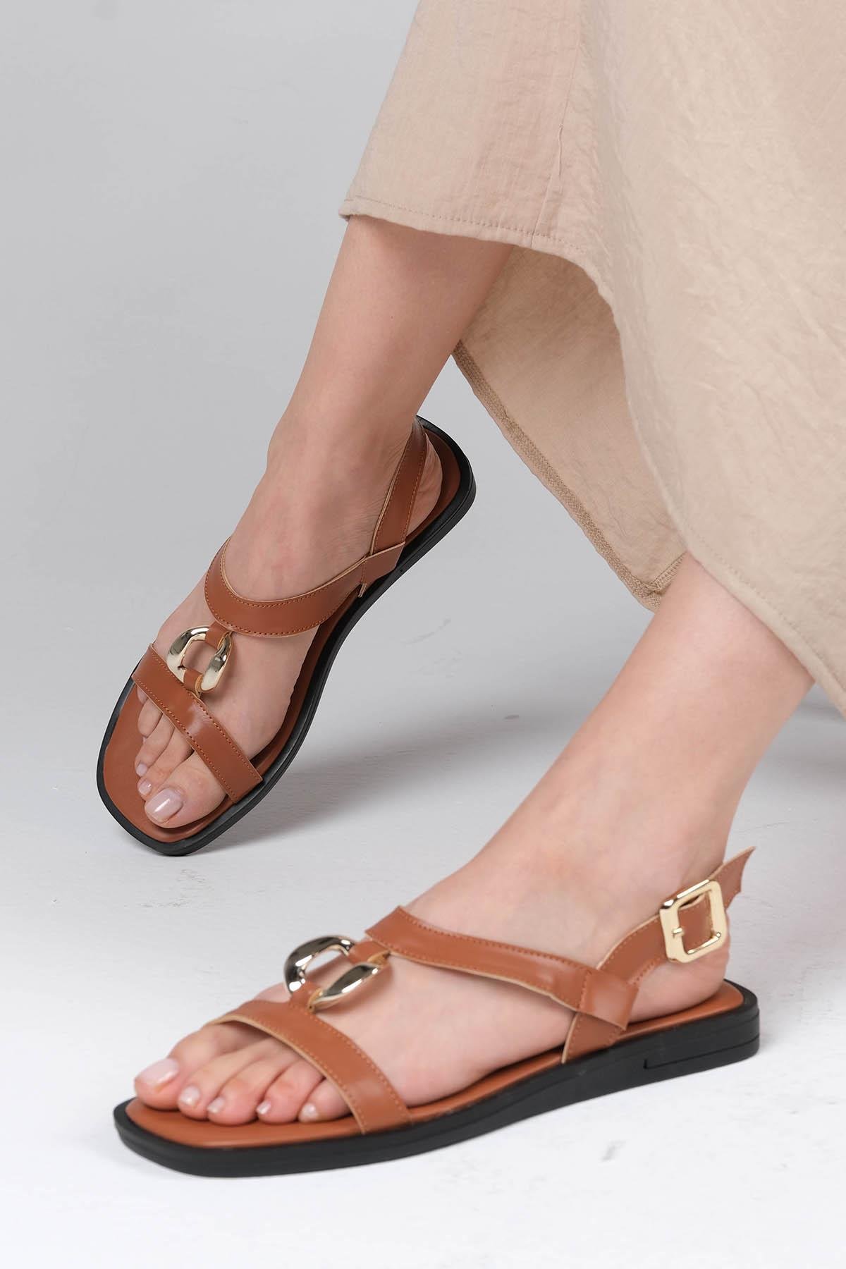 Mio Gusto Agnes Taba Renk Metal Aksesuarlı Kadın Sandalet Modelleri