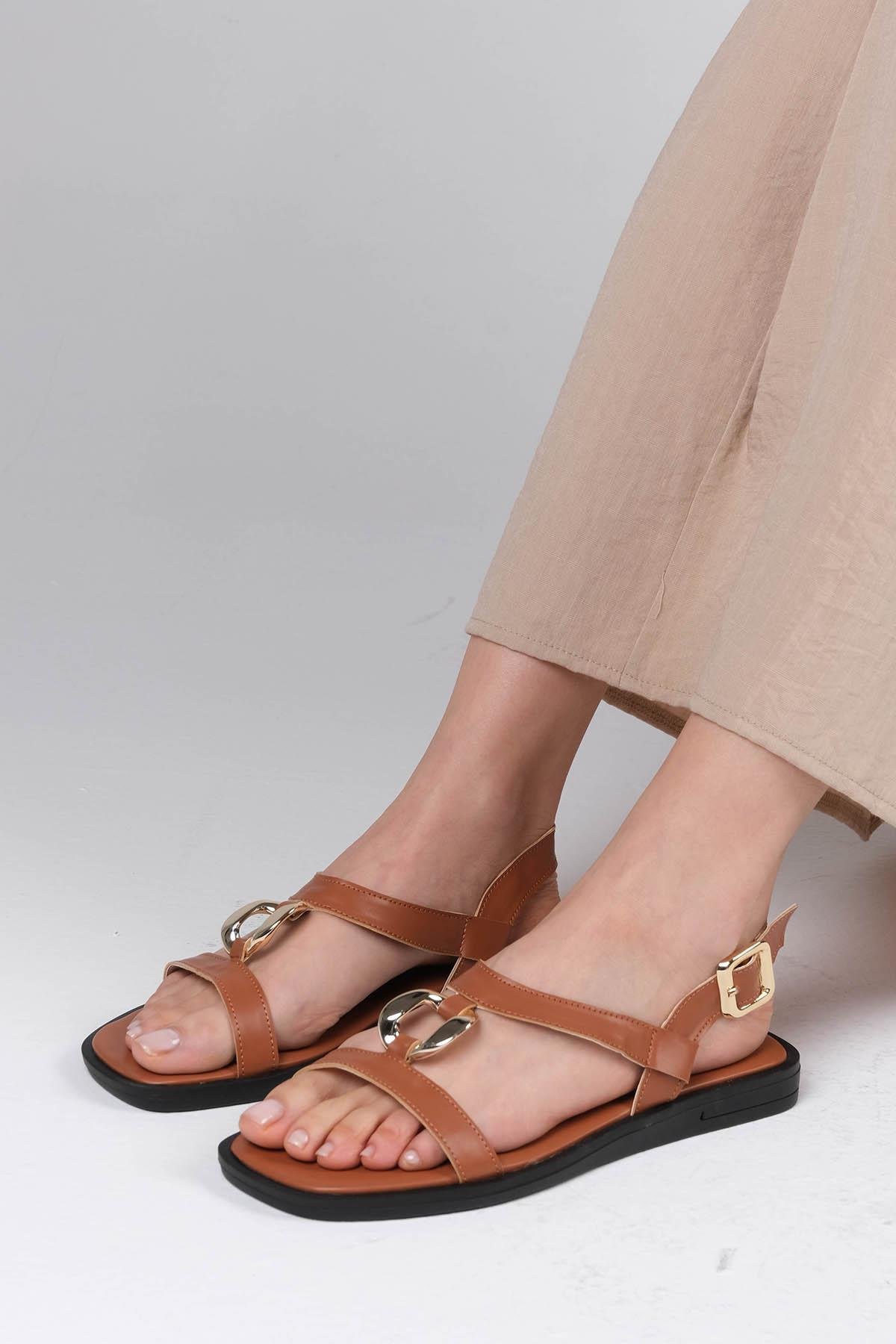 Mio Gusto Agnes Taba Renk Metal Aksesuarlı Kadın Sandalet Modelleri