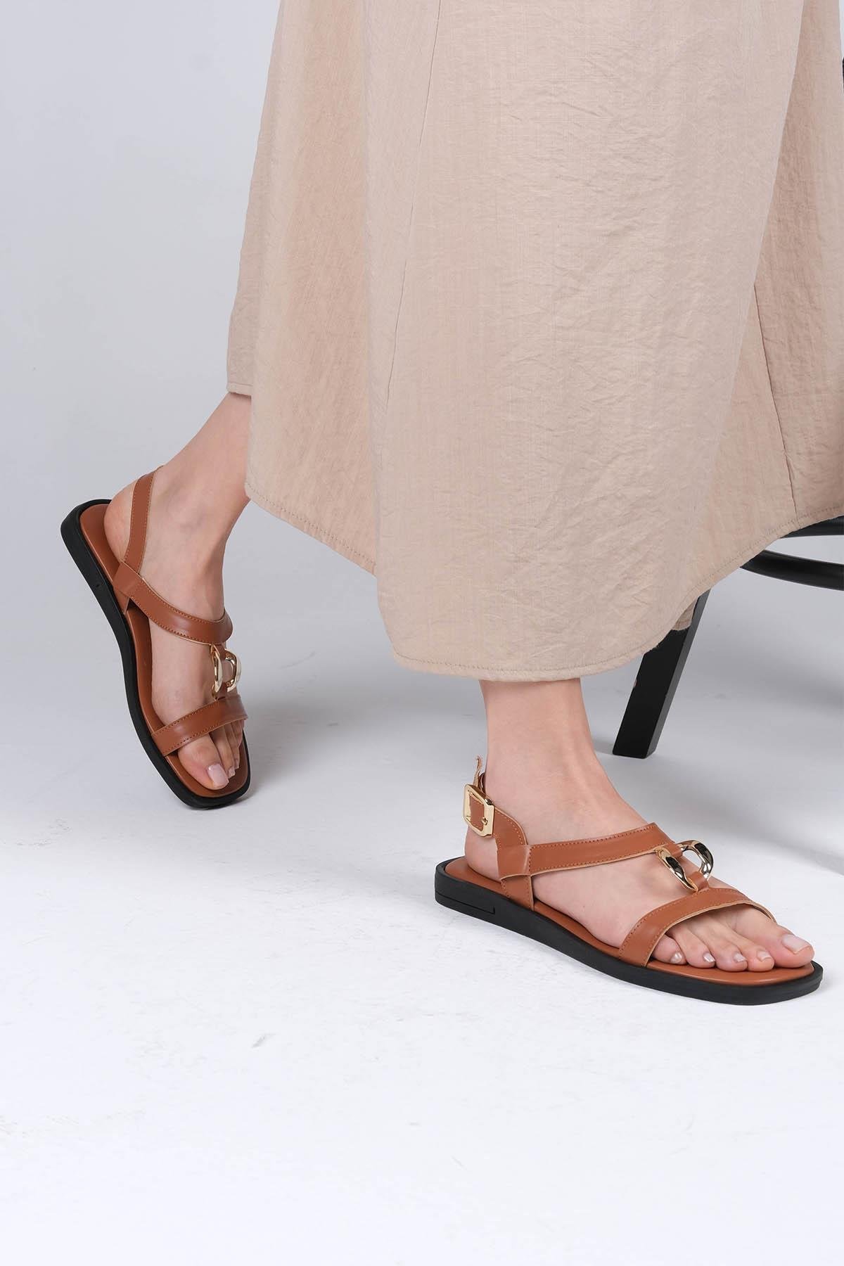 Mio Gusto Agnes Taba Renk Metal Aksesuarlı Kadın Sandalet Modelleri