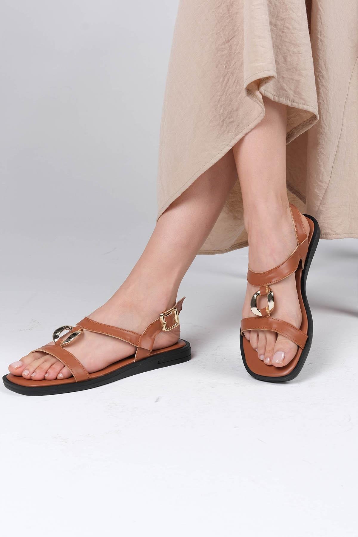 Mio Gusto Agnes Taba Renk Metal Aksesuarlı Kadın Sandalet Modelleri