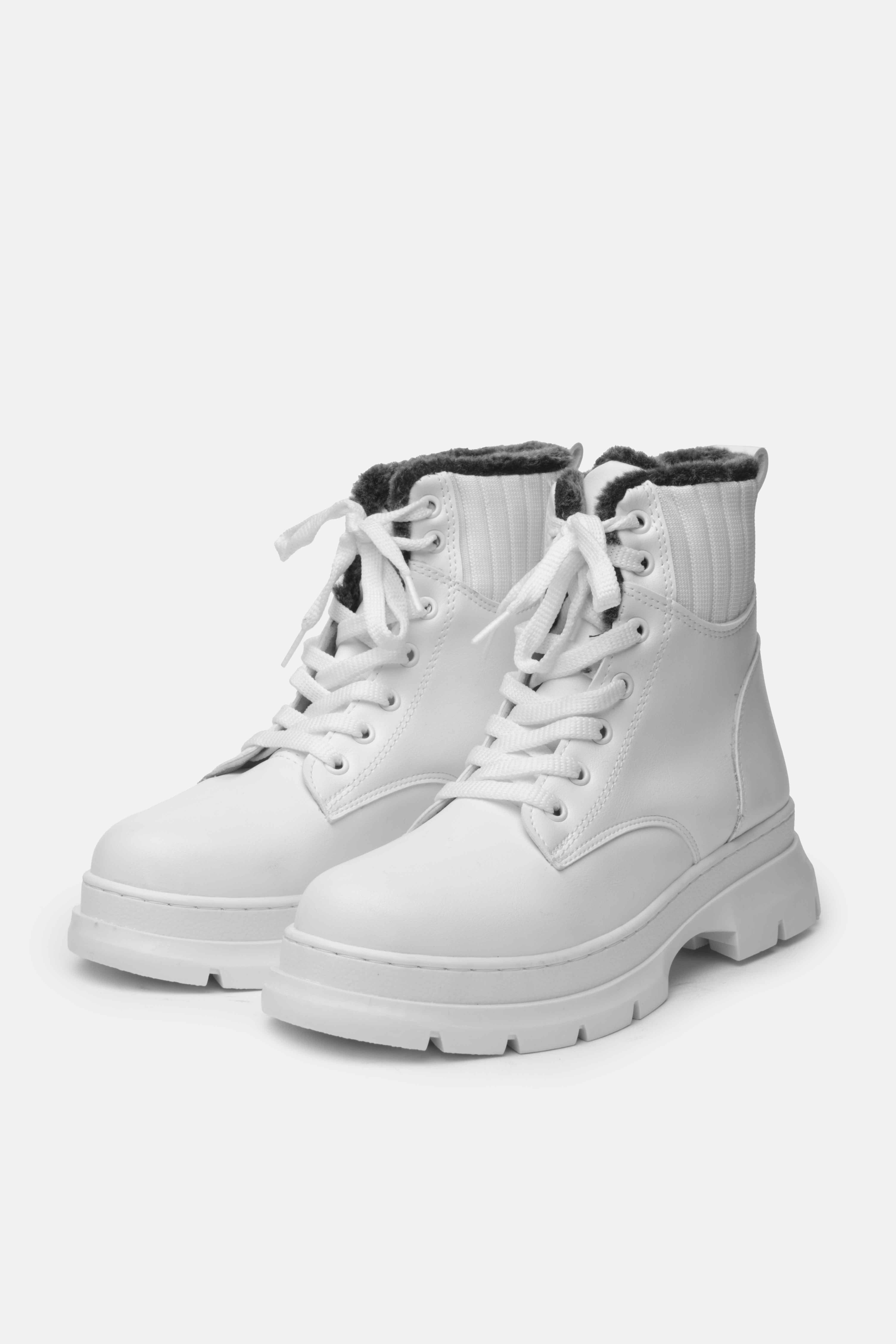 Mio Gusto Siyah Renk Bağcıklı Postal Bot