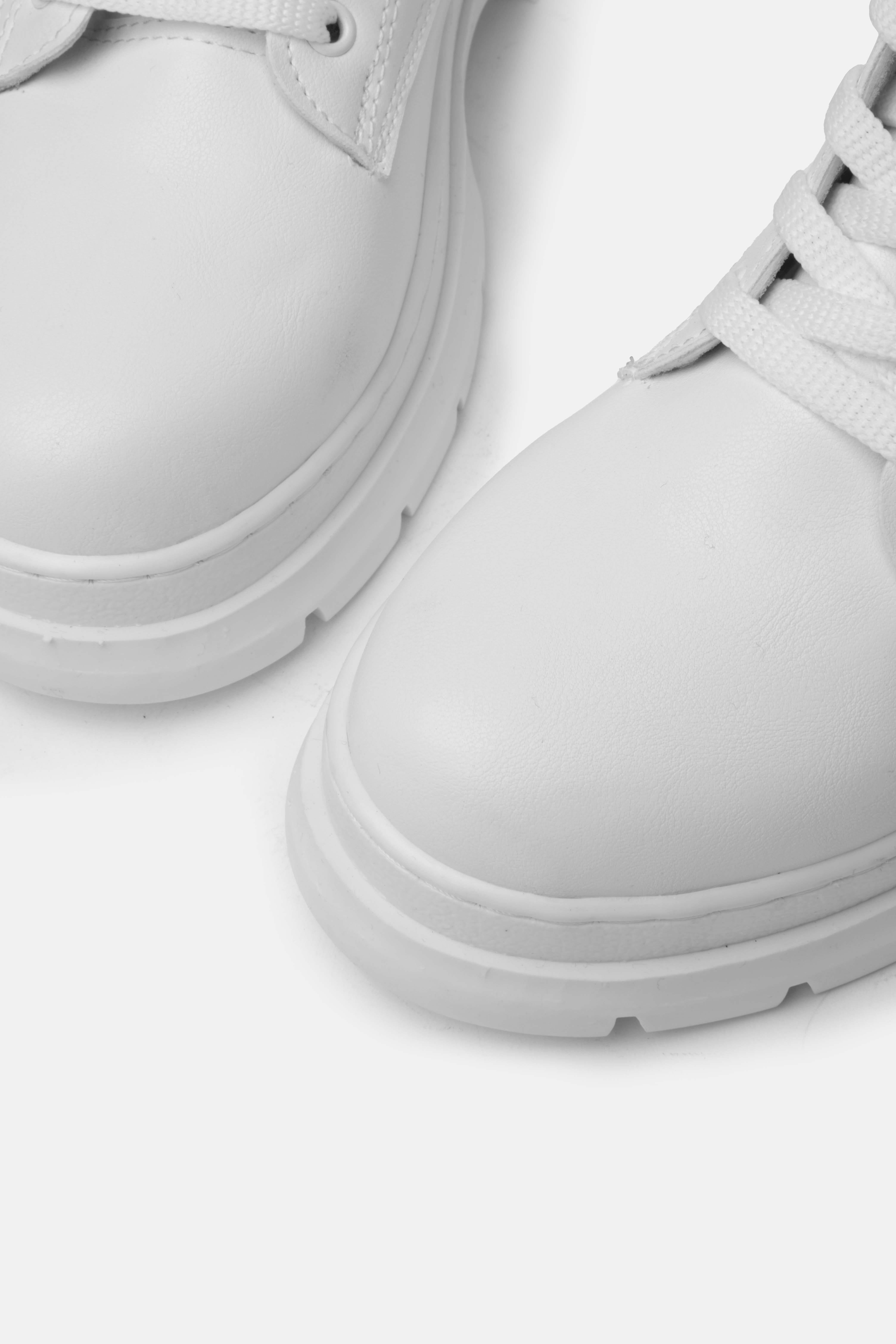 Mio Gusto Siyah Renk Bağcıklı Postal Bot