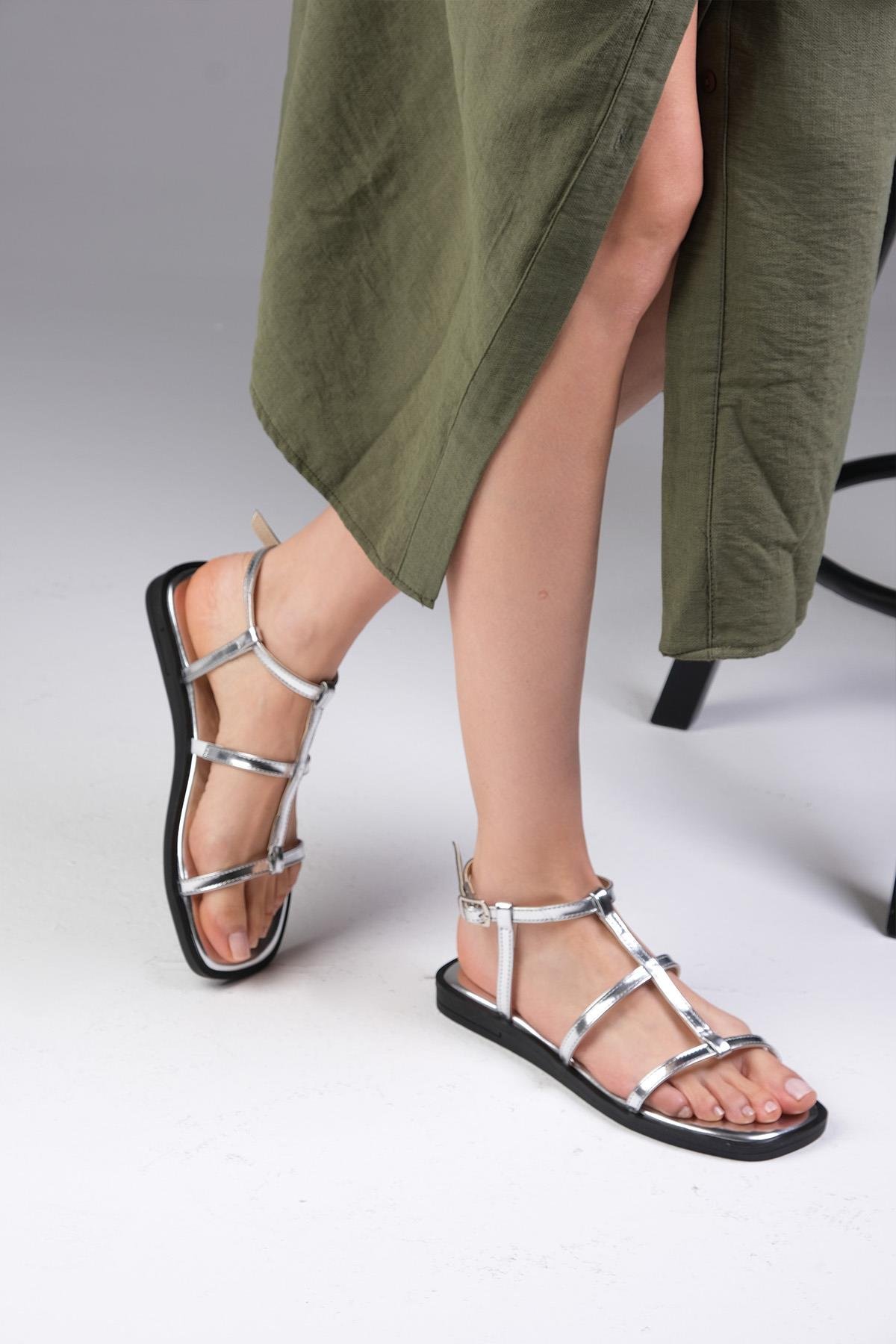 Mio Gusto Cora Gümüş Renk Düz Sandalet Kadın Ayakkabı Modelleri