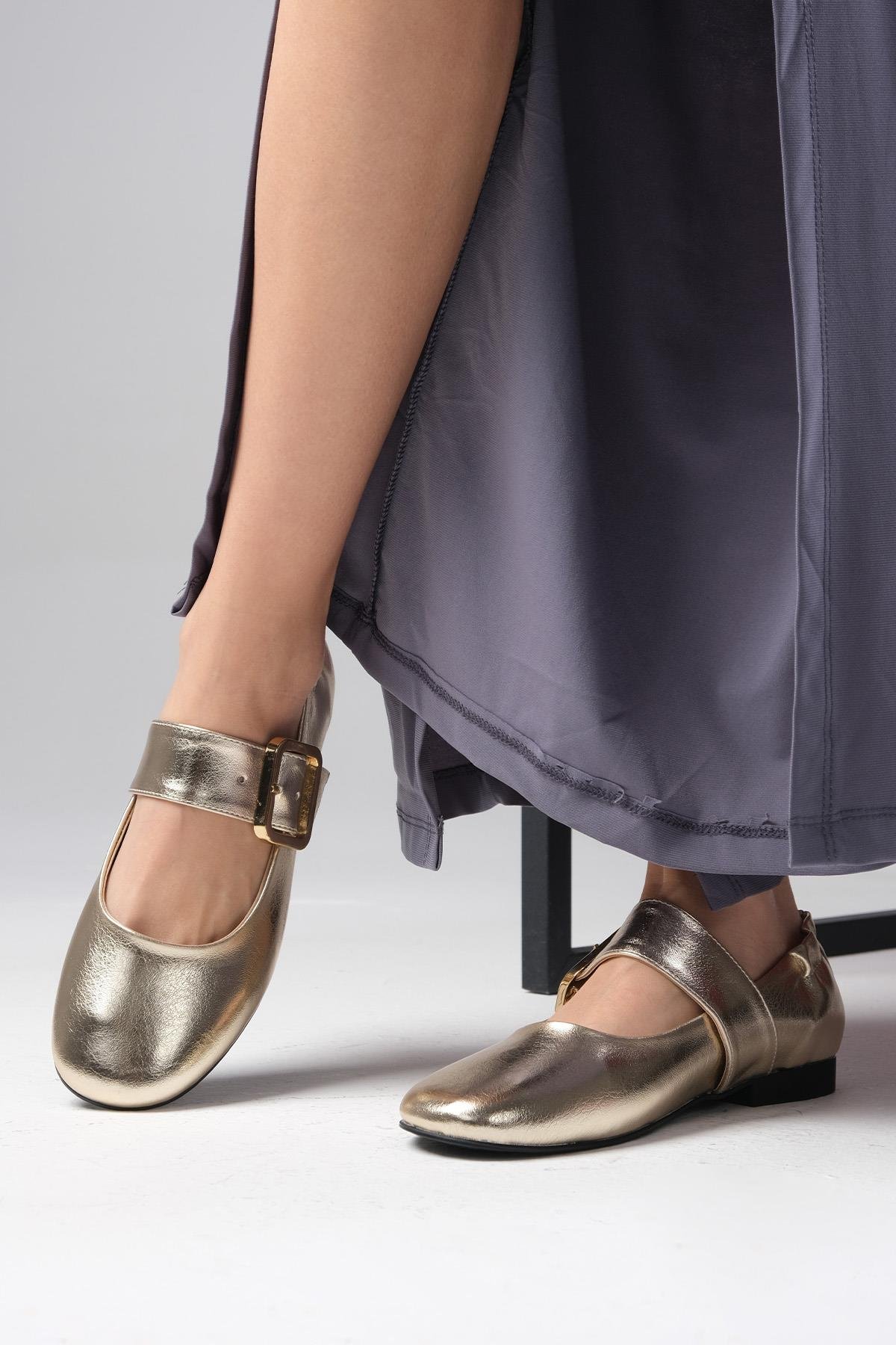 Mio Gusto Diega Altın Renk Kalın Kemerli Babet Ayakkabı Modelleri