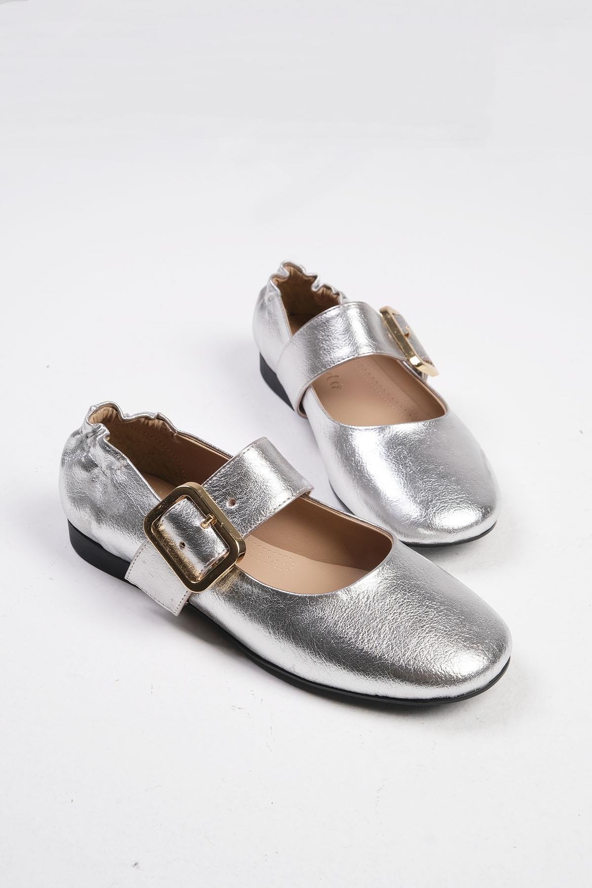 Mio Gusto Diega Gümüş Renk Kalın Kemerli Babet Ayakkabı Modelleri