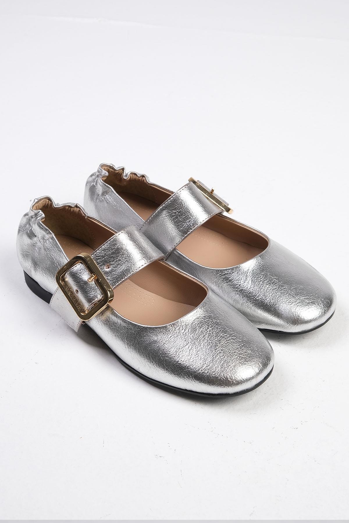 Mio Gusto Diega Gümüş Renk Kalın Kemerli Babet Ayakkabı Modelleri