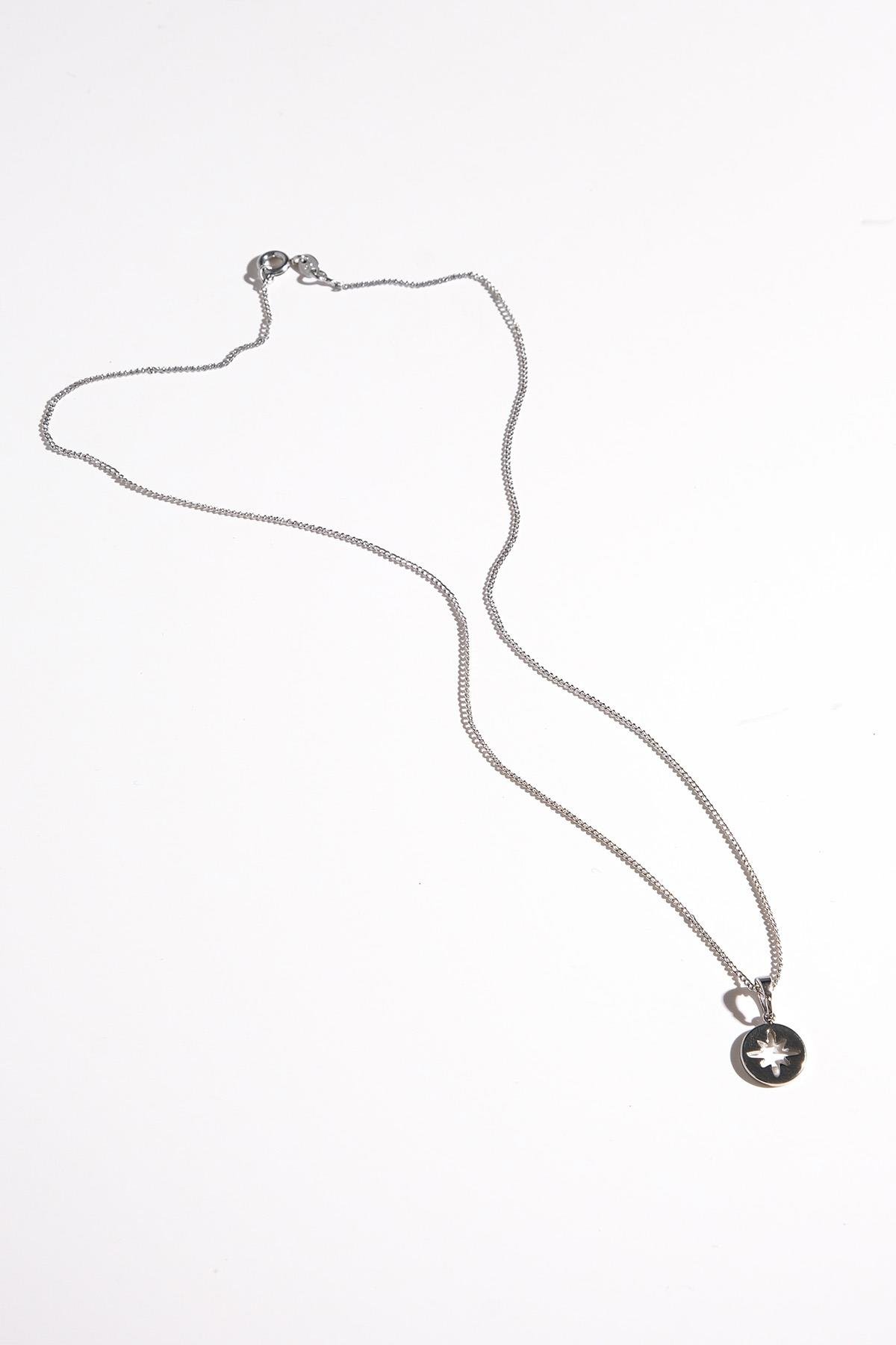 Mio Gusto Gümüş Renk Pusula Kadın Kolye Modelleri