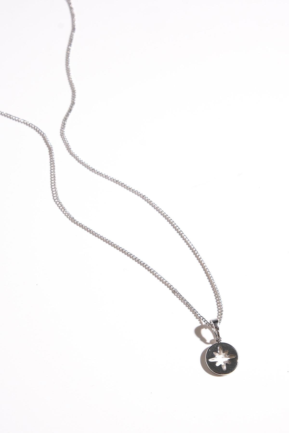 Mio Gusto Gümüş Renk Pusula Kadın Kolye Modelleri