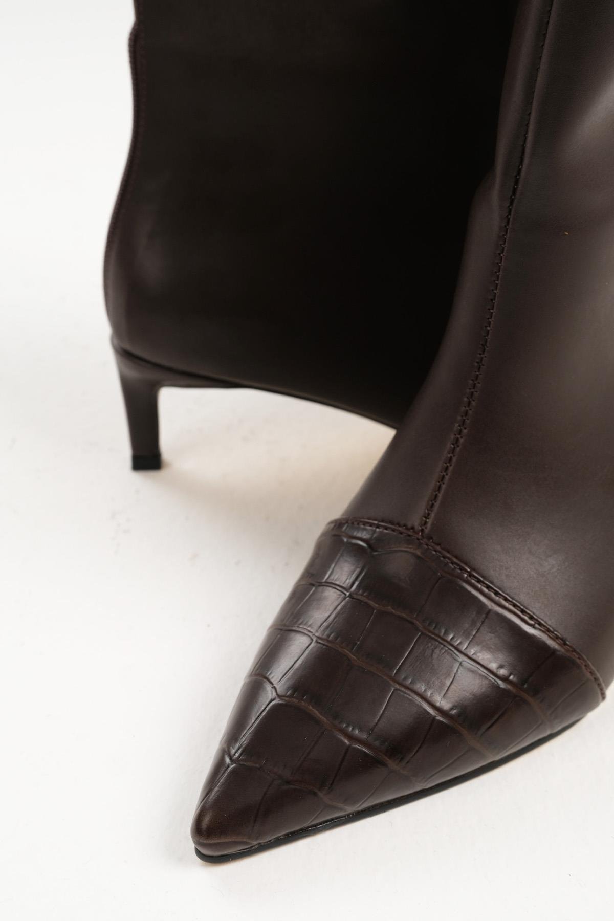 Mio Gusto Siyah Renk Croco Detaylı İnce Topuklu Bot