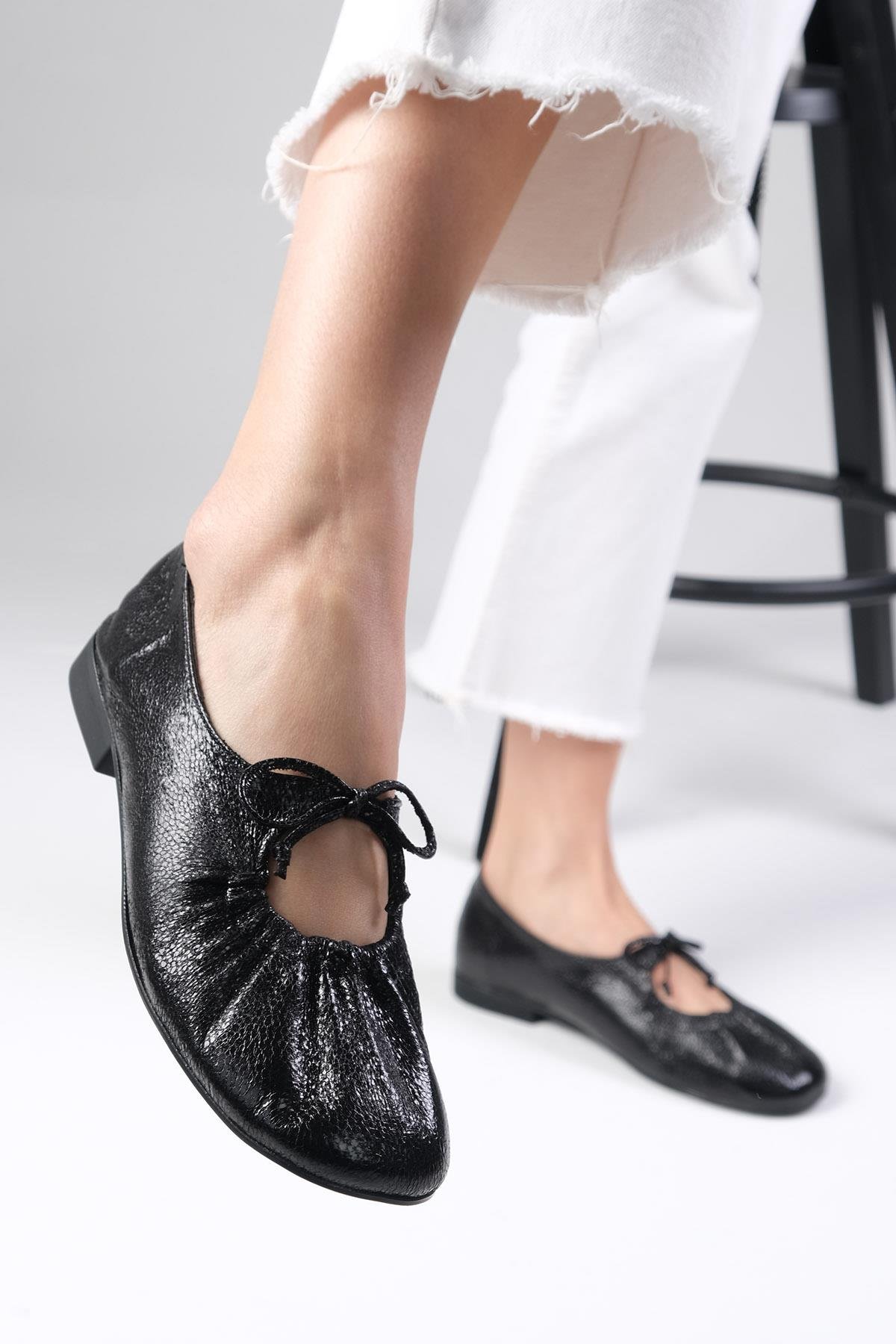 Mio Gusto Lisbet Siyah Renk Büzgülü Kadın Babet Ayakkabı Modelleri