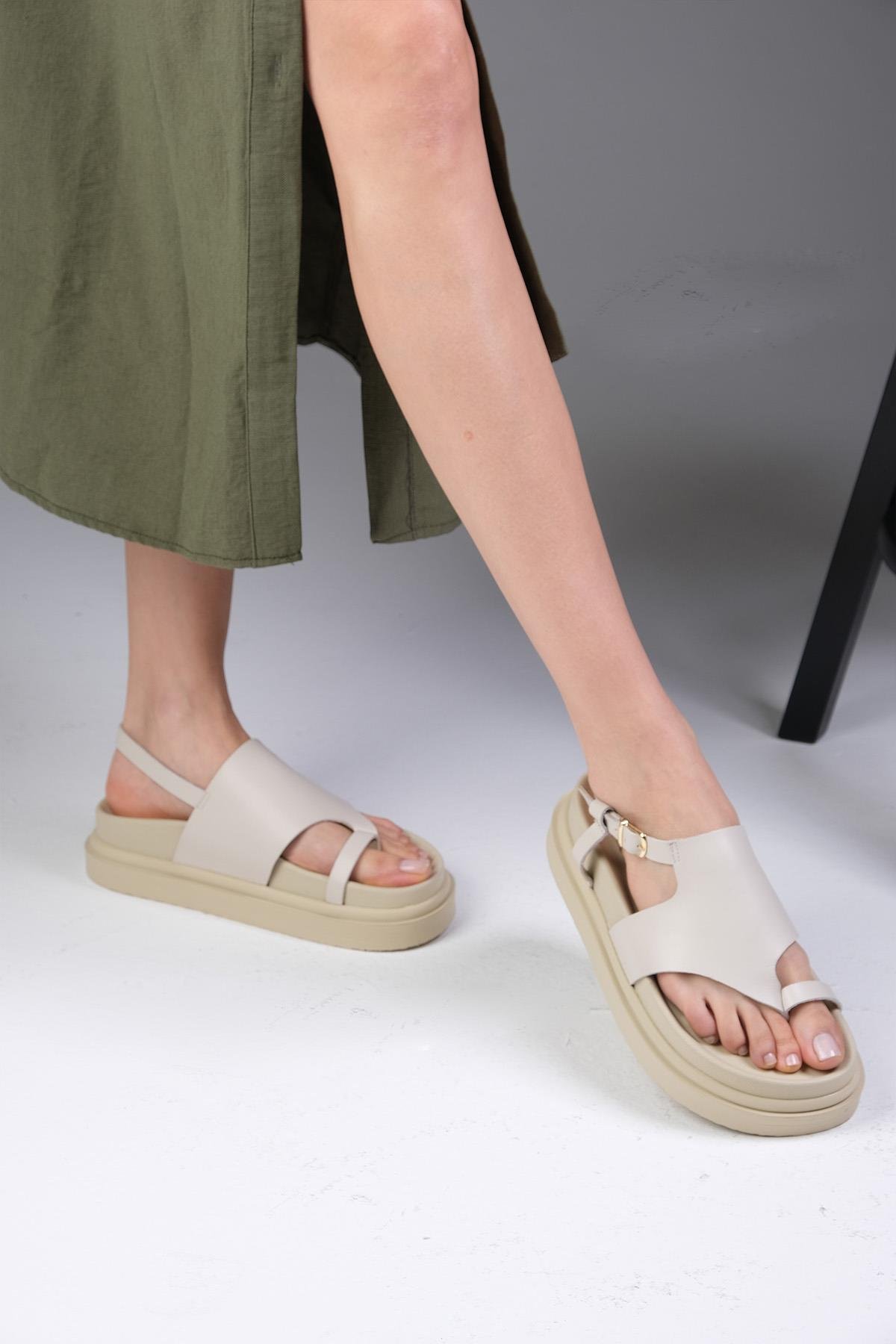 Mio Gusto Lora Hakiki Deri Bej Renk Parmak Arası Sandalet Ayakkabı Modelleri