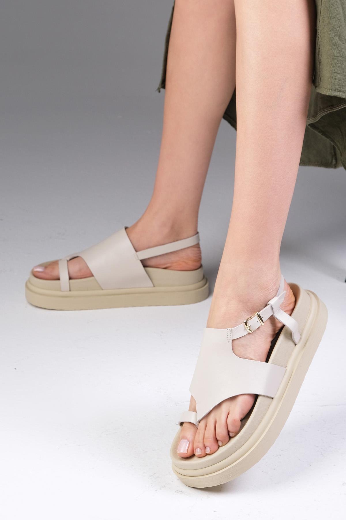 Mio Gusto Lora Hakiki Deri Bej Renk Parmak Arası Sandalet Ayakkabı Modelleri