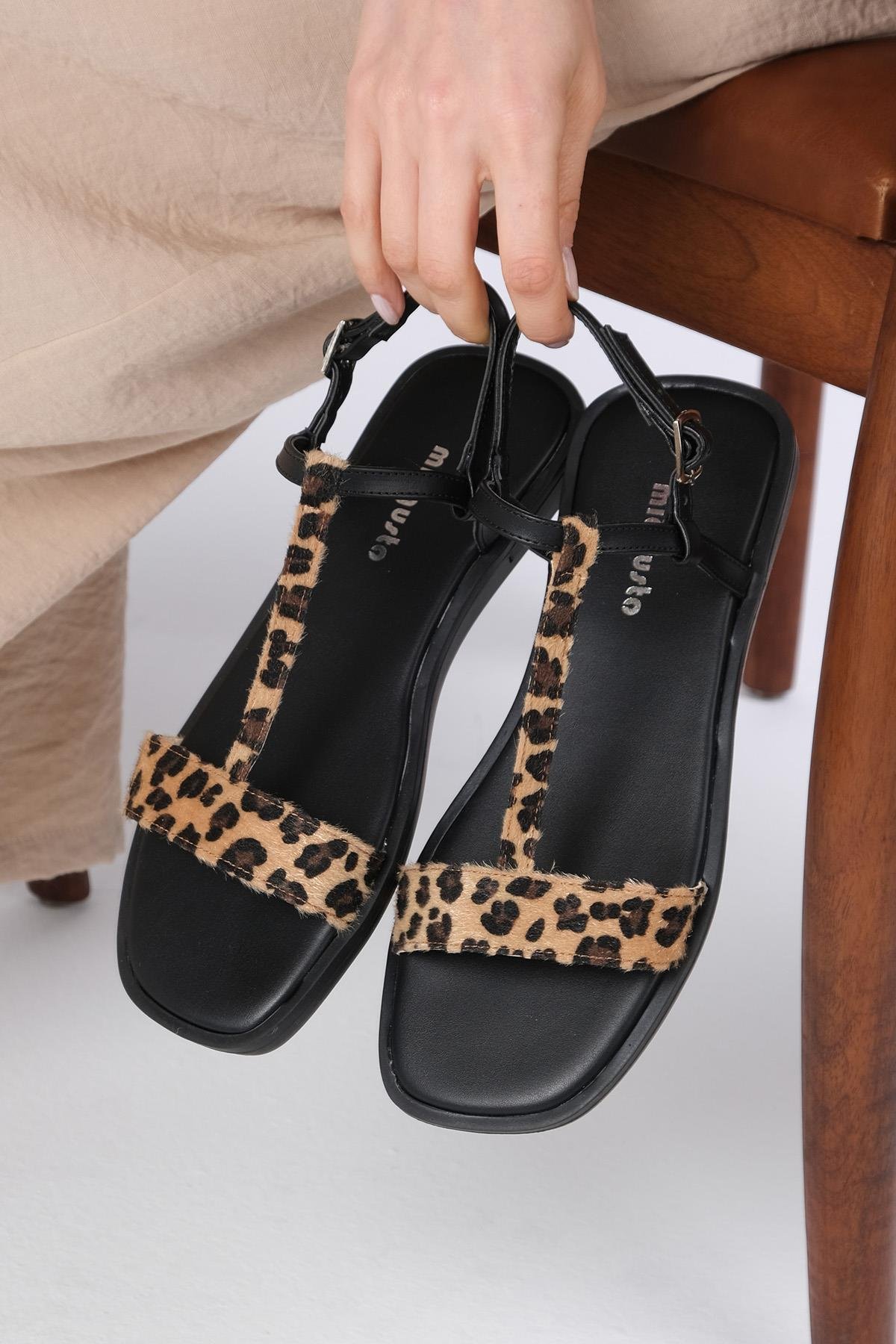 Mio Gusto Lydia Leopar Desenli Düz Sandalet Kadın Ayakkabı Modelleri