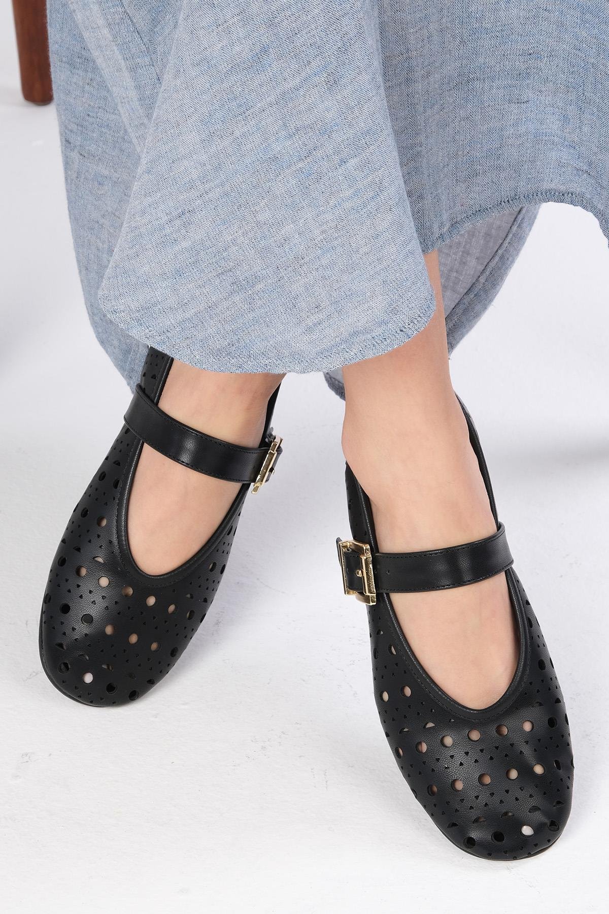 Mio Gusto Norita Siyah Renk Lazerli Kadın Babet Modelleri