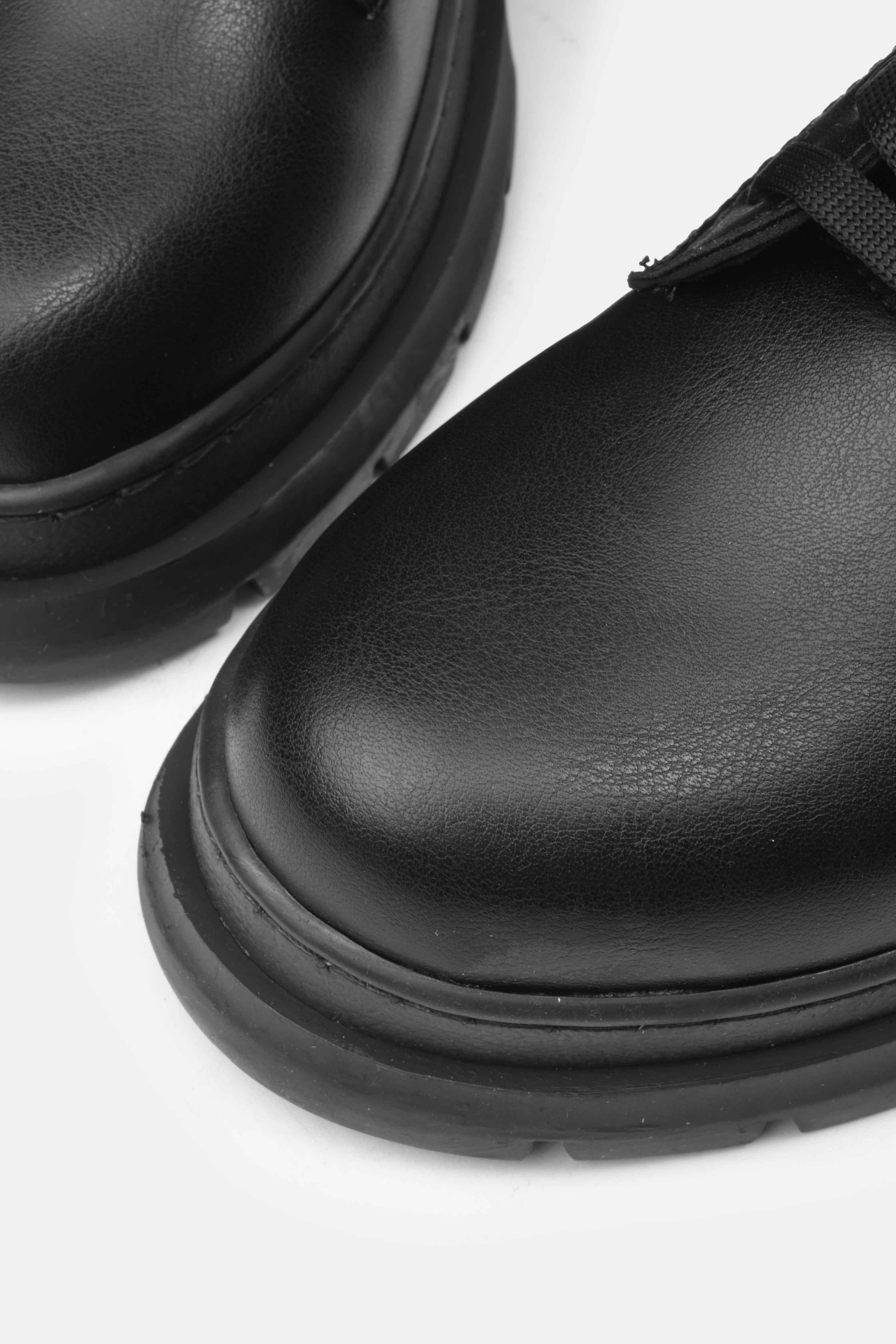 Mio Gusto Siyah Renk Bağcıklı Postal Bot