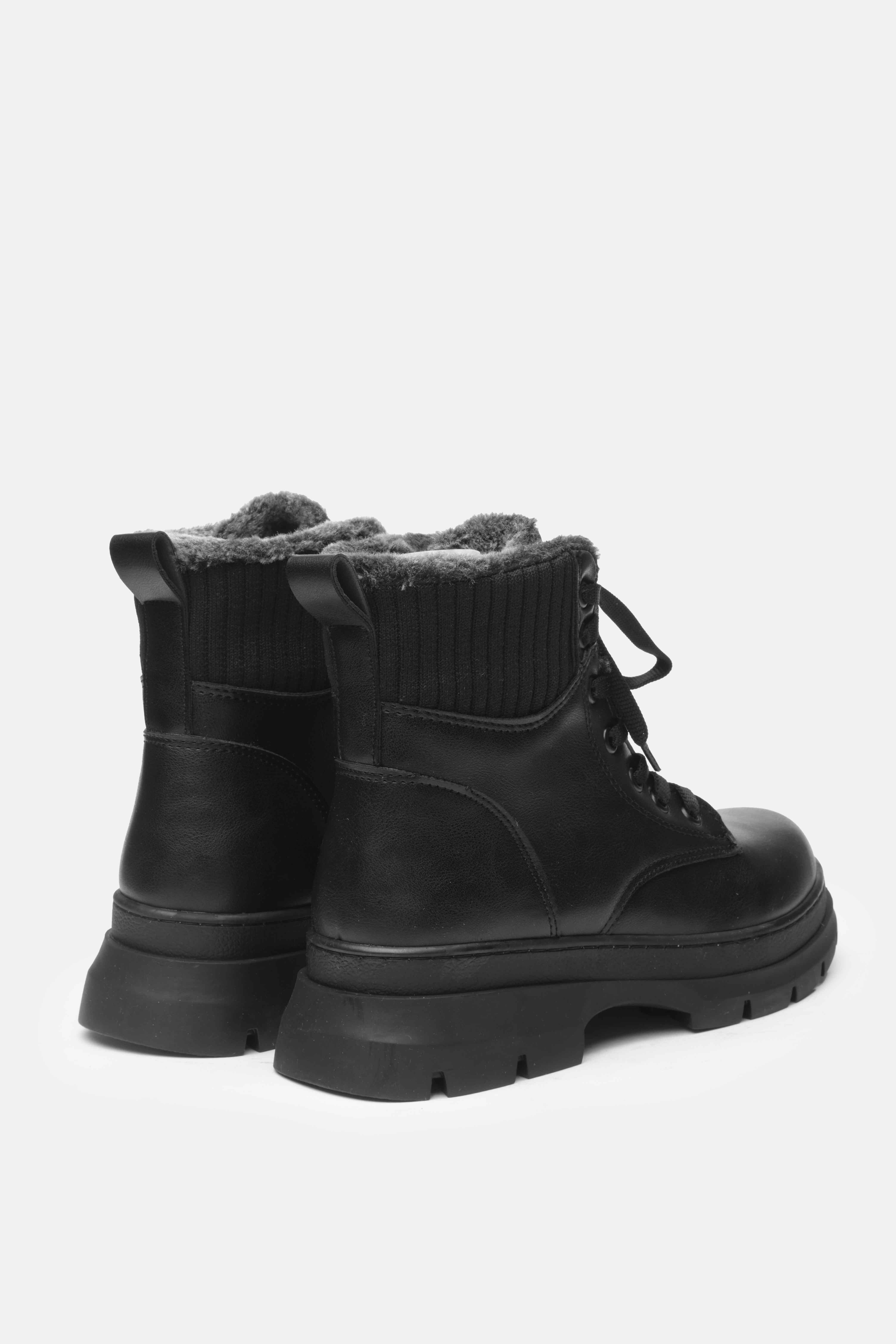 Mio Gusto Siyah Renk Bağcıklı Postal Bot