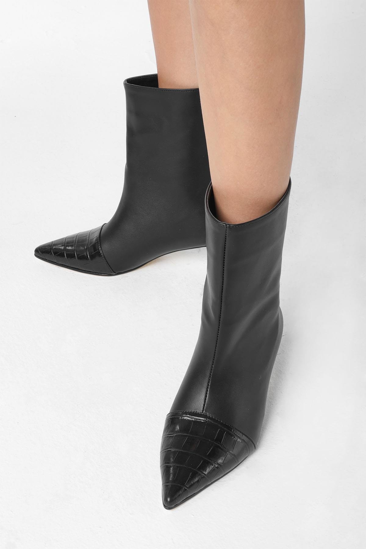 Mio Gusto Bordo Renk Croco Detaylı İnce Topuklu Bot