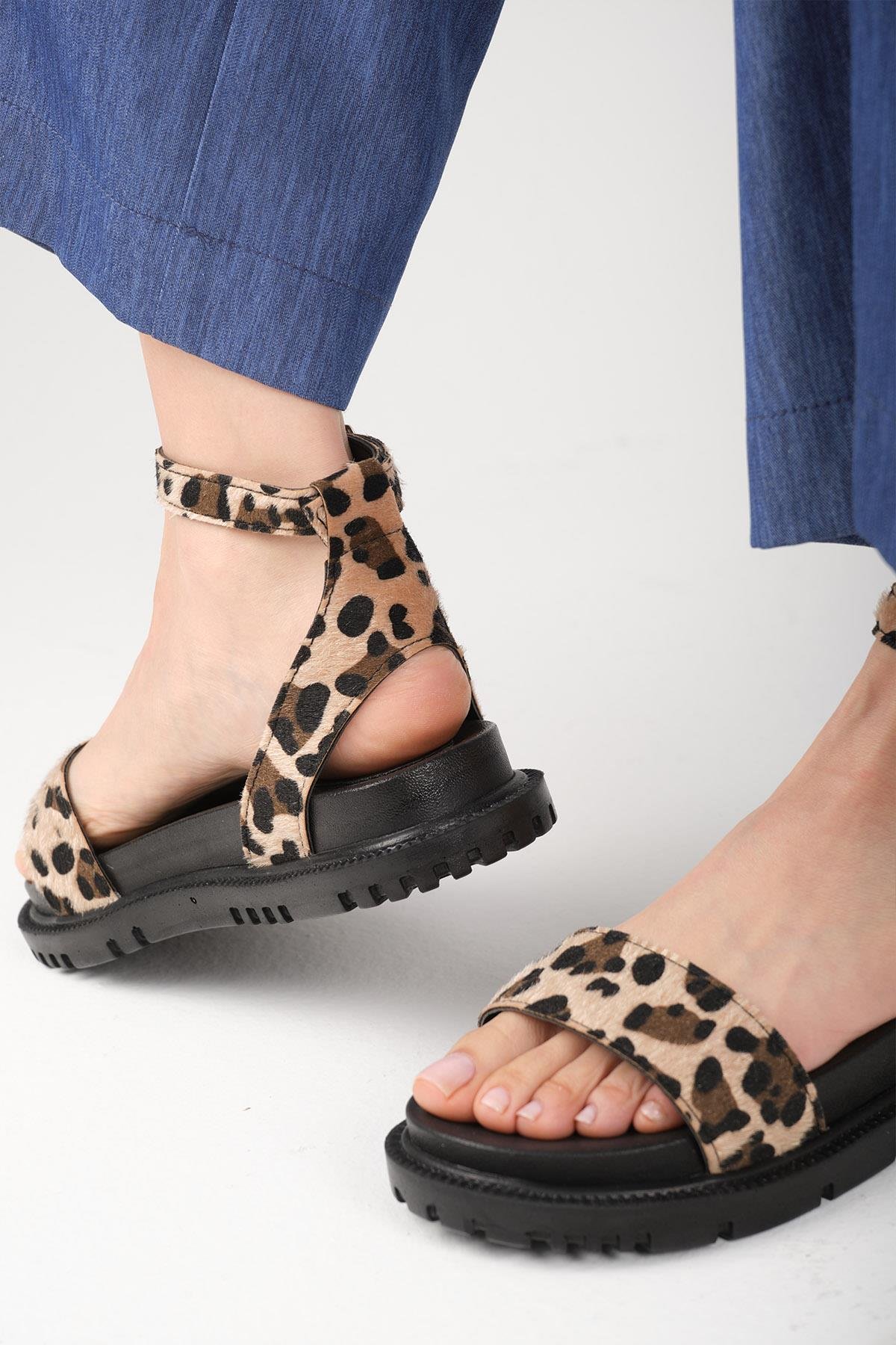 Mio Gusto Susana Leopar Desenli Bilek Bantlı Kadın Sandalet Modelleri
