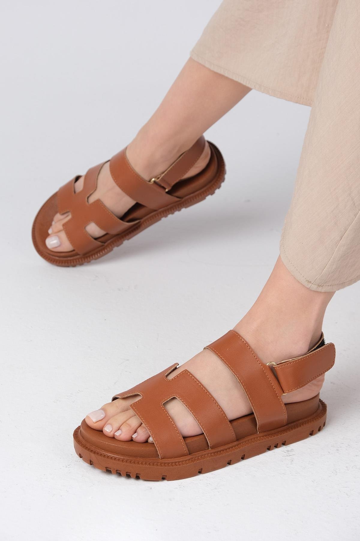 Mio Gusto Beyaz Renk Cırt Bantlı Sandalet