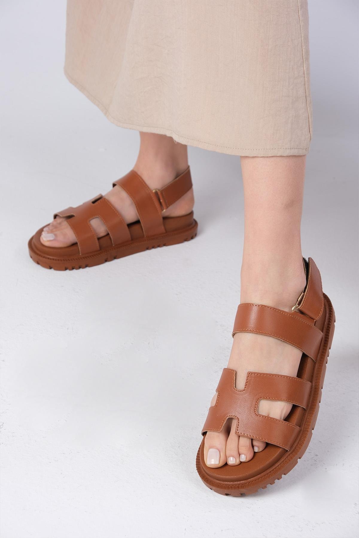 Mio Gusto Beyaz Renk Cırt Bantlı Sandalet