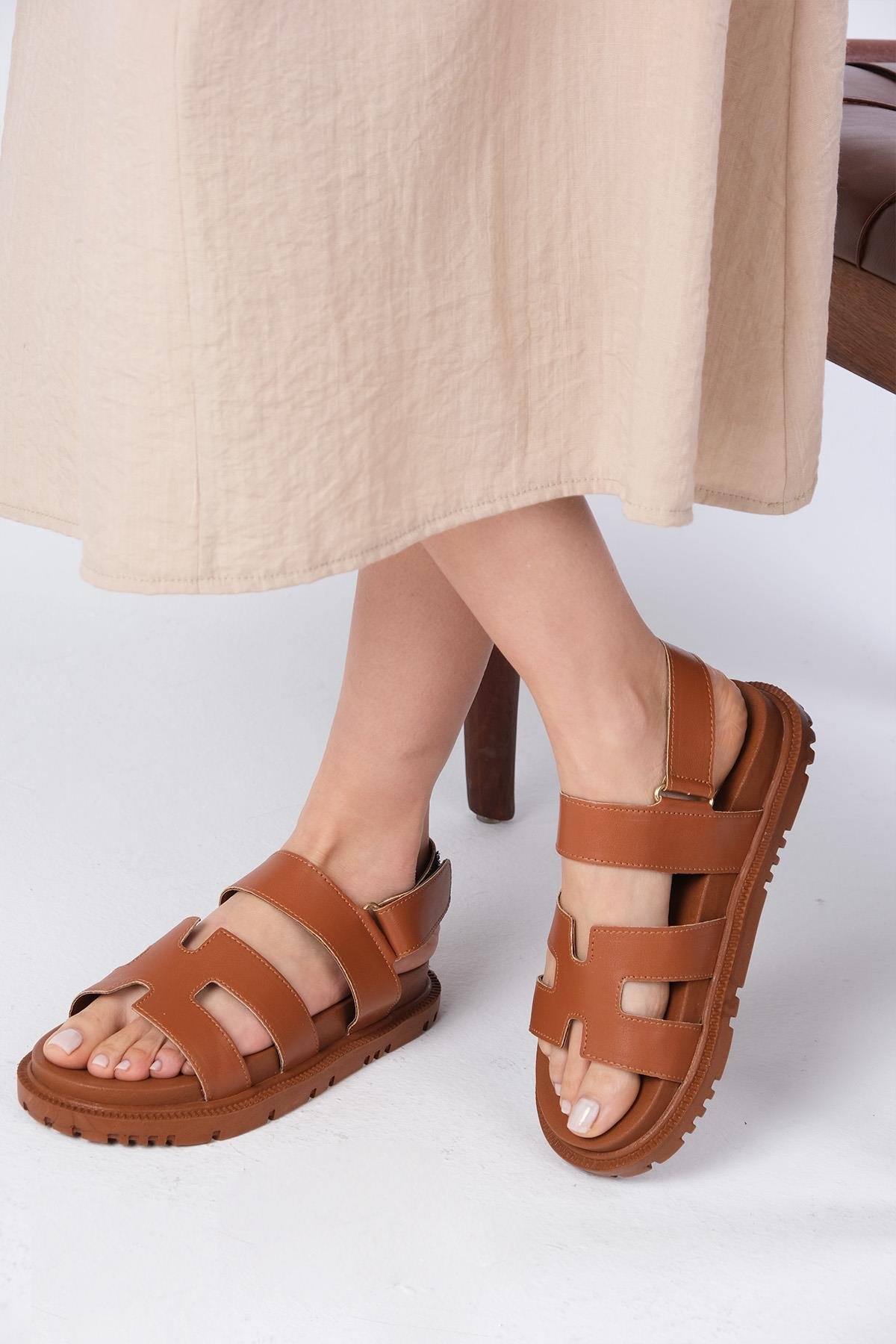 Mio Gusto Beyaz Renk Cırt Bantlı Sandalet