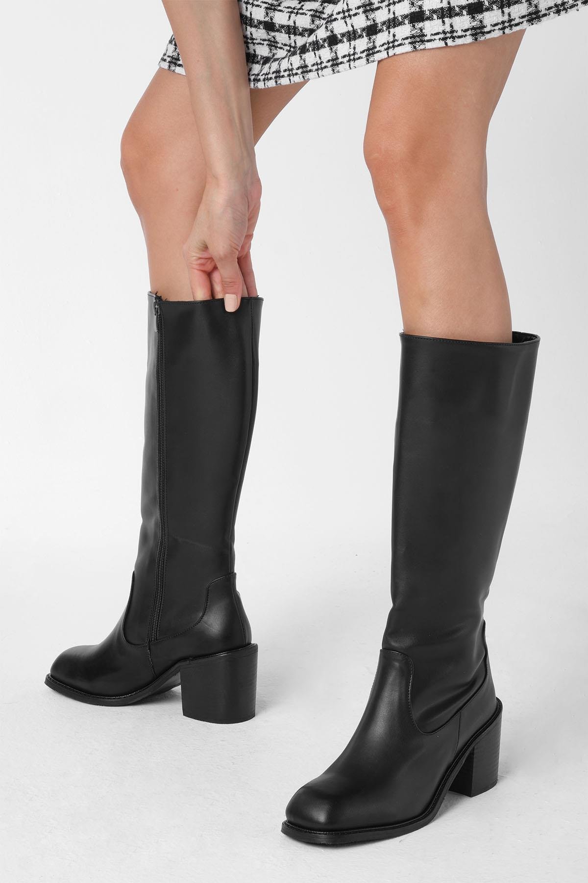 Mio Gusto Siyah Küt Burun Çizme