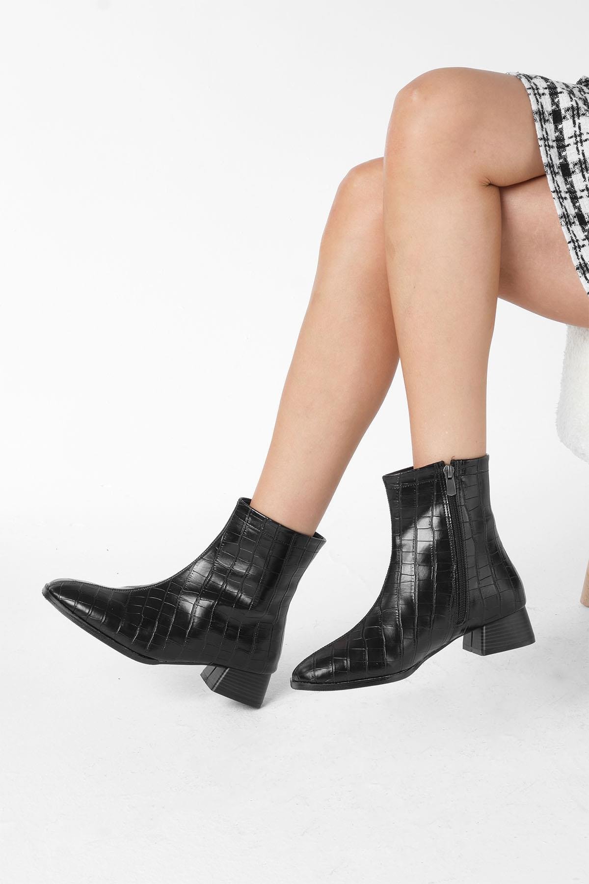 Mio Gusto Bej Renk Küt Burunlu Topuklu Bot