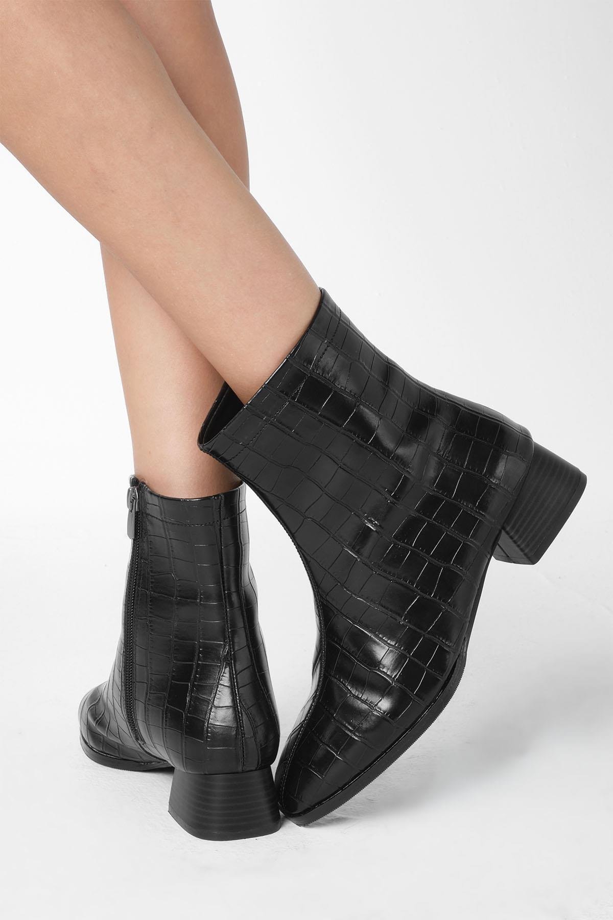 Mio Gusto Bej Renk Küt Burunlu Topuklu Bot