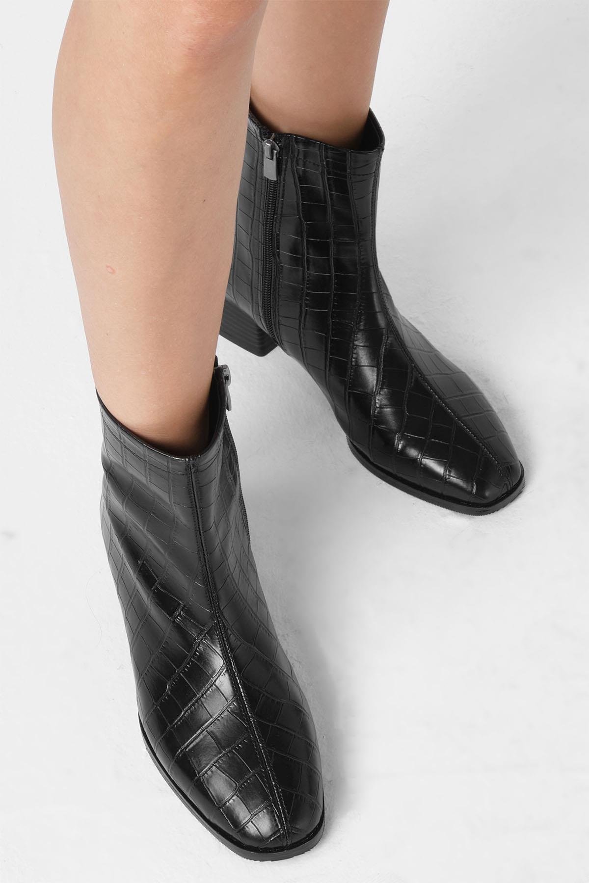 Mio Gusto Bej Renk Küt Burunlu Topuklu Bot