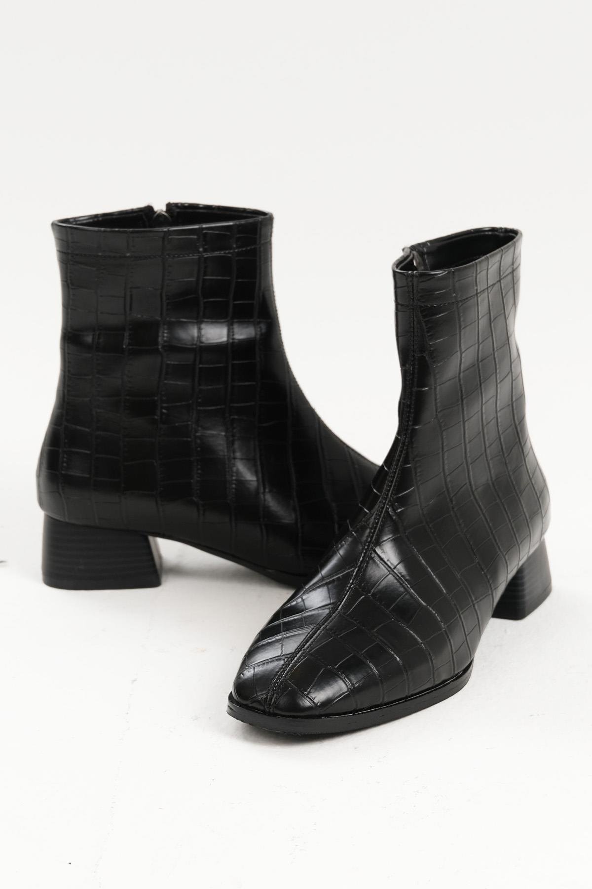 Mio Gusto Bej Renk Küt Burunlu Topuklu Bot