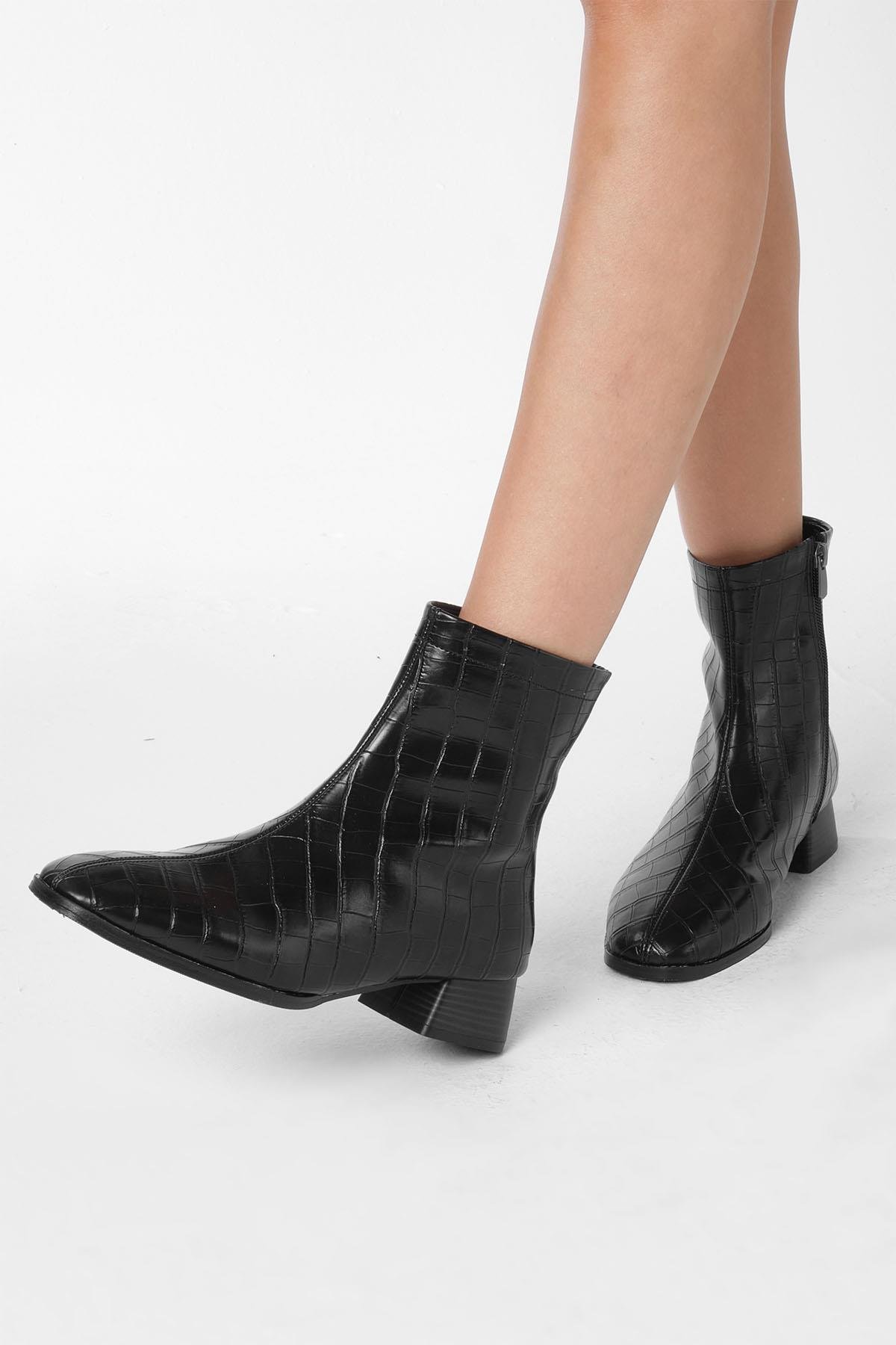 Mio Gusto Bej Renk Küt Burunlu Topuklu Bot