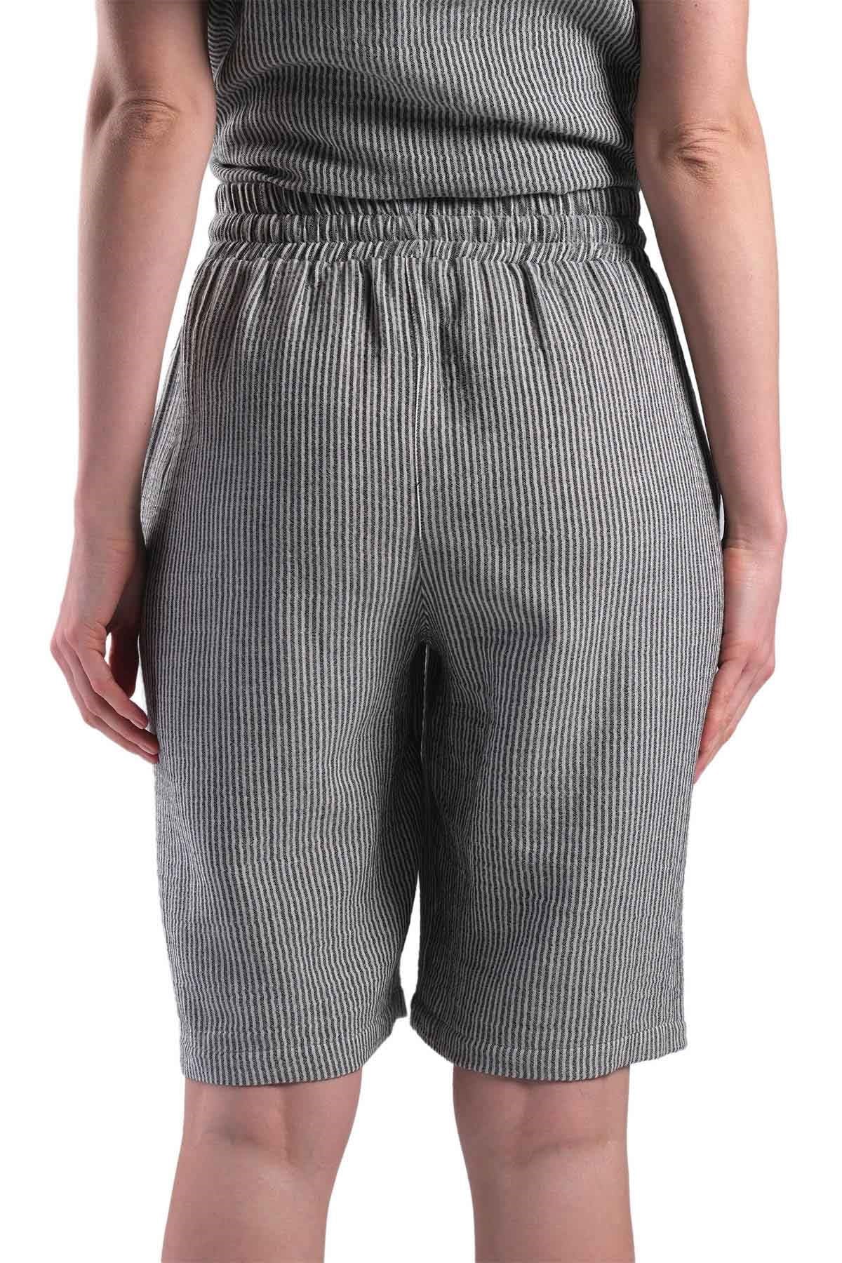 miogusto.com.tr'de gri renk çizgili %100 pamuklu gömlek ve pantolon takımları! Şıklığı ve rahatlığı bir arada sunan bu takımlar, şimdi sizi bekliyor. Hemen inceleyin!