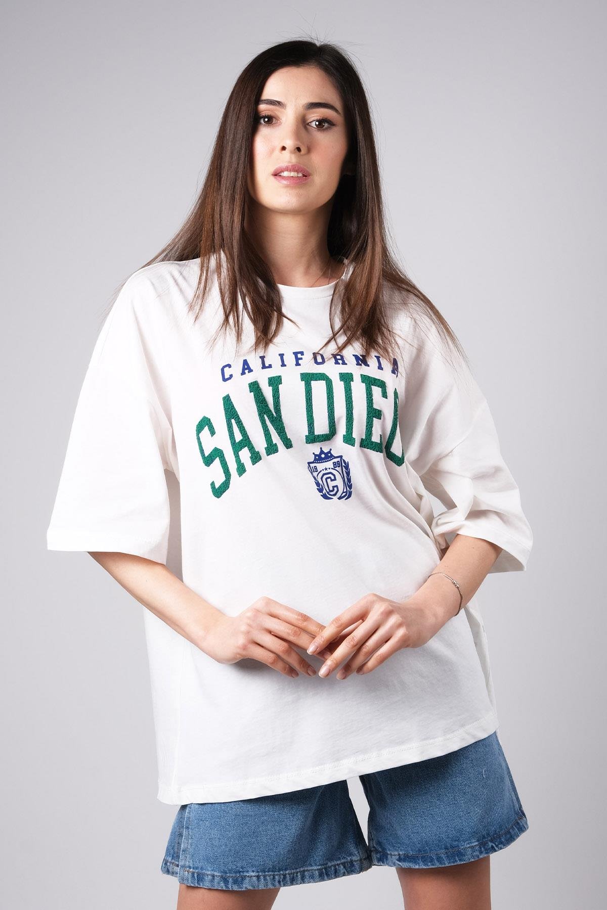 MIOROPA Ekru Renk Oversize Yeşil Baskılı Tişört-Tişört -Mioropa-G0058BEK