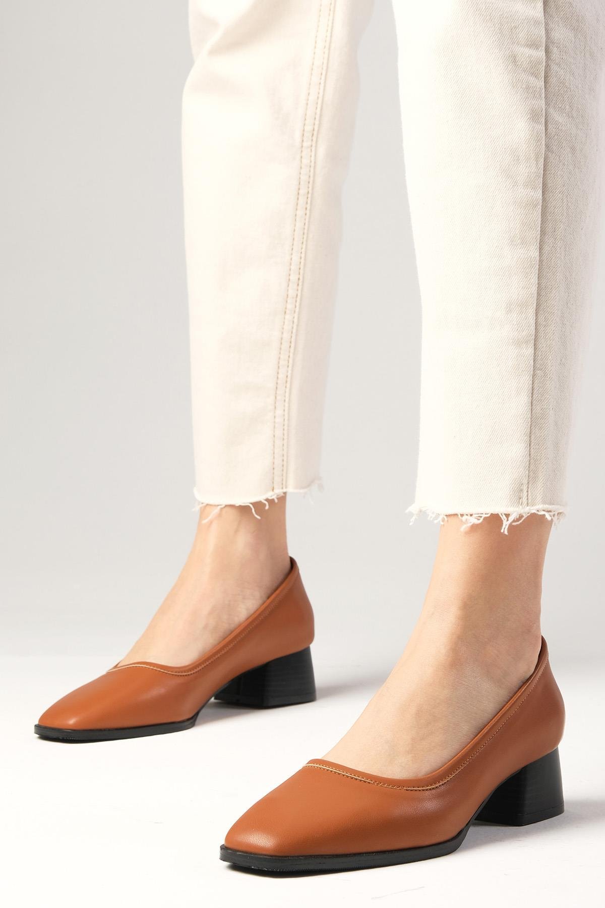 Mona Taba Renk Kalın Tabanlı Kısa Topuklu Ayakkabı-Kısa Topuklu-Mio Gusto-01502TAC
