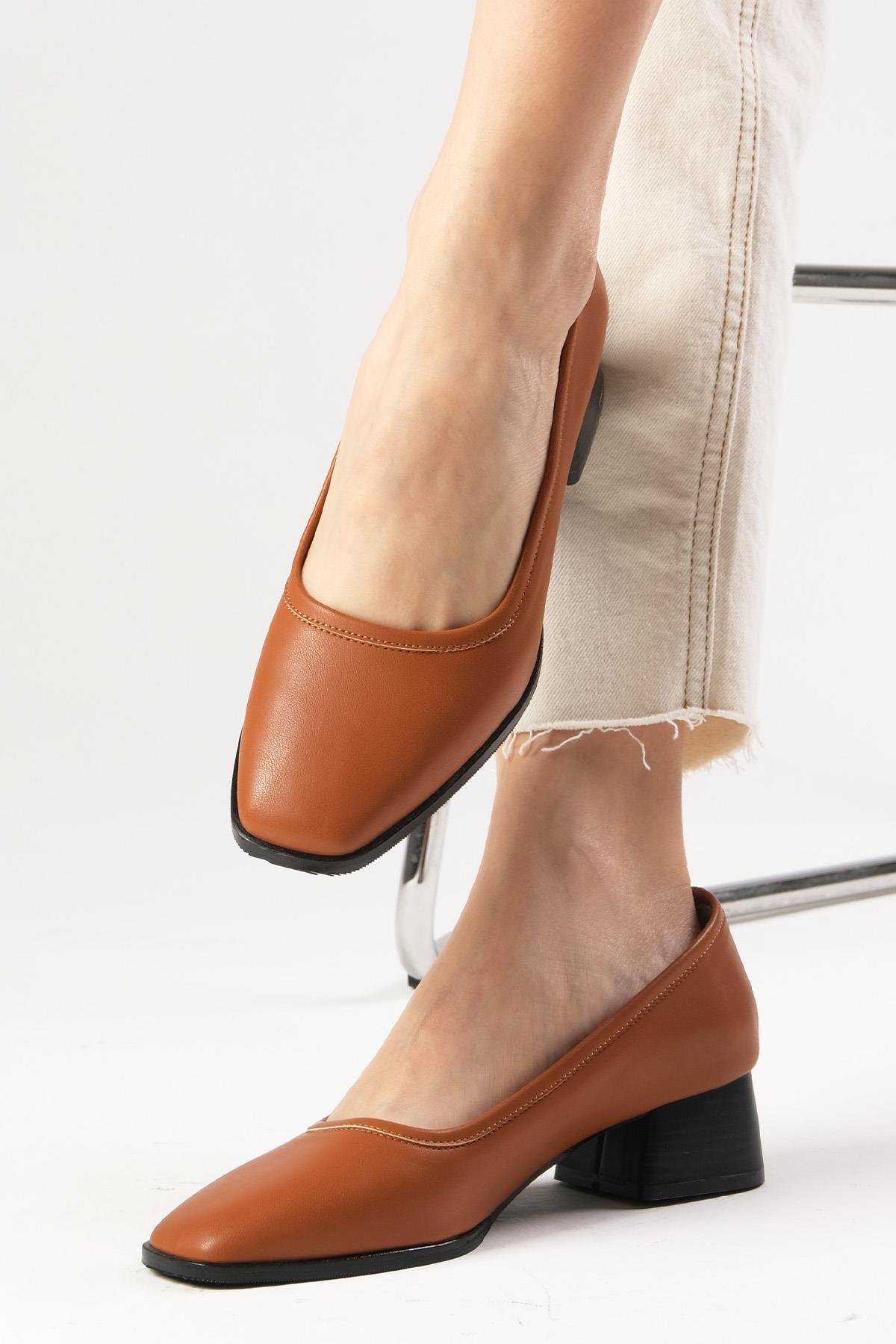 Mona Taba Renk Kalın Tabanlı Kısa Topuklu Ayakkabı-Kısa Topuklu-Mio Gusto-01502TAC